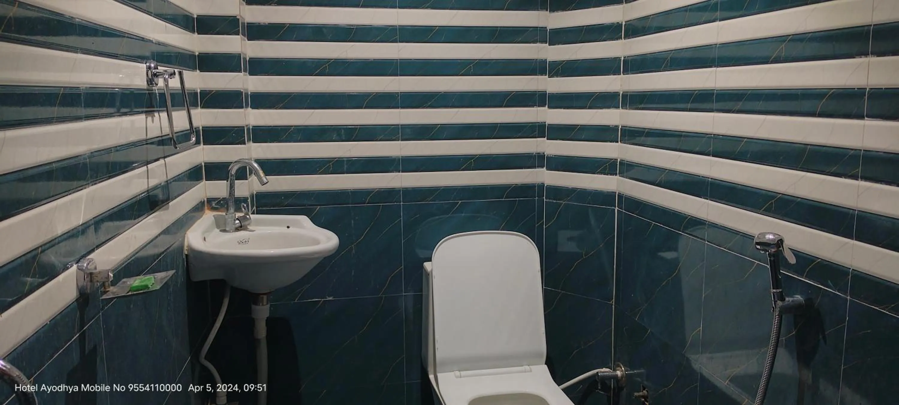 Toilet in Hotel Ayodhya Paying Guest