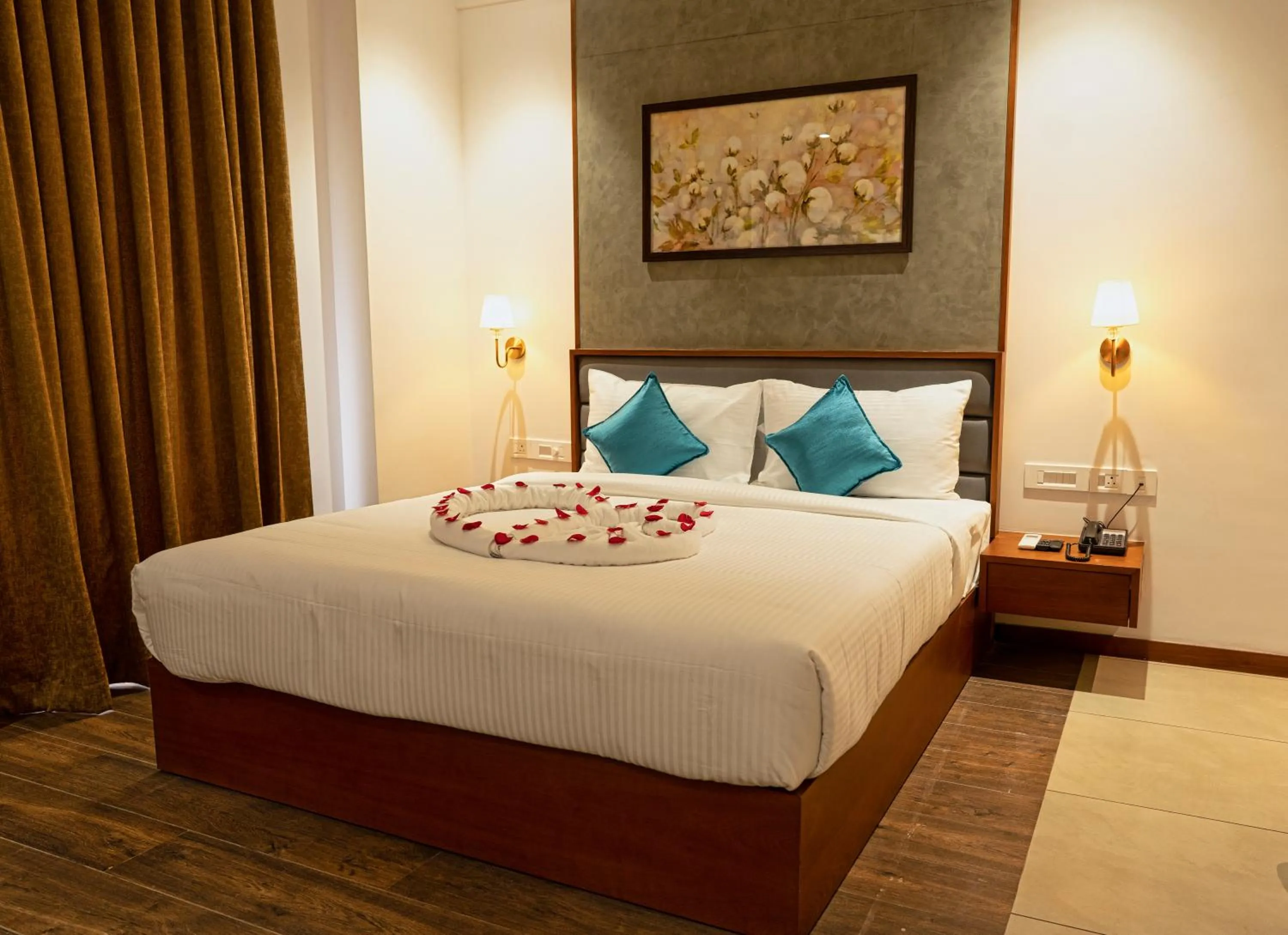 Bedroom, Bed in Gokulam Park Guruvayur