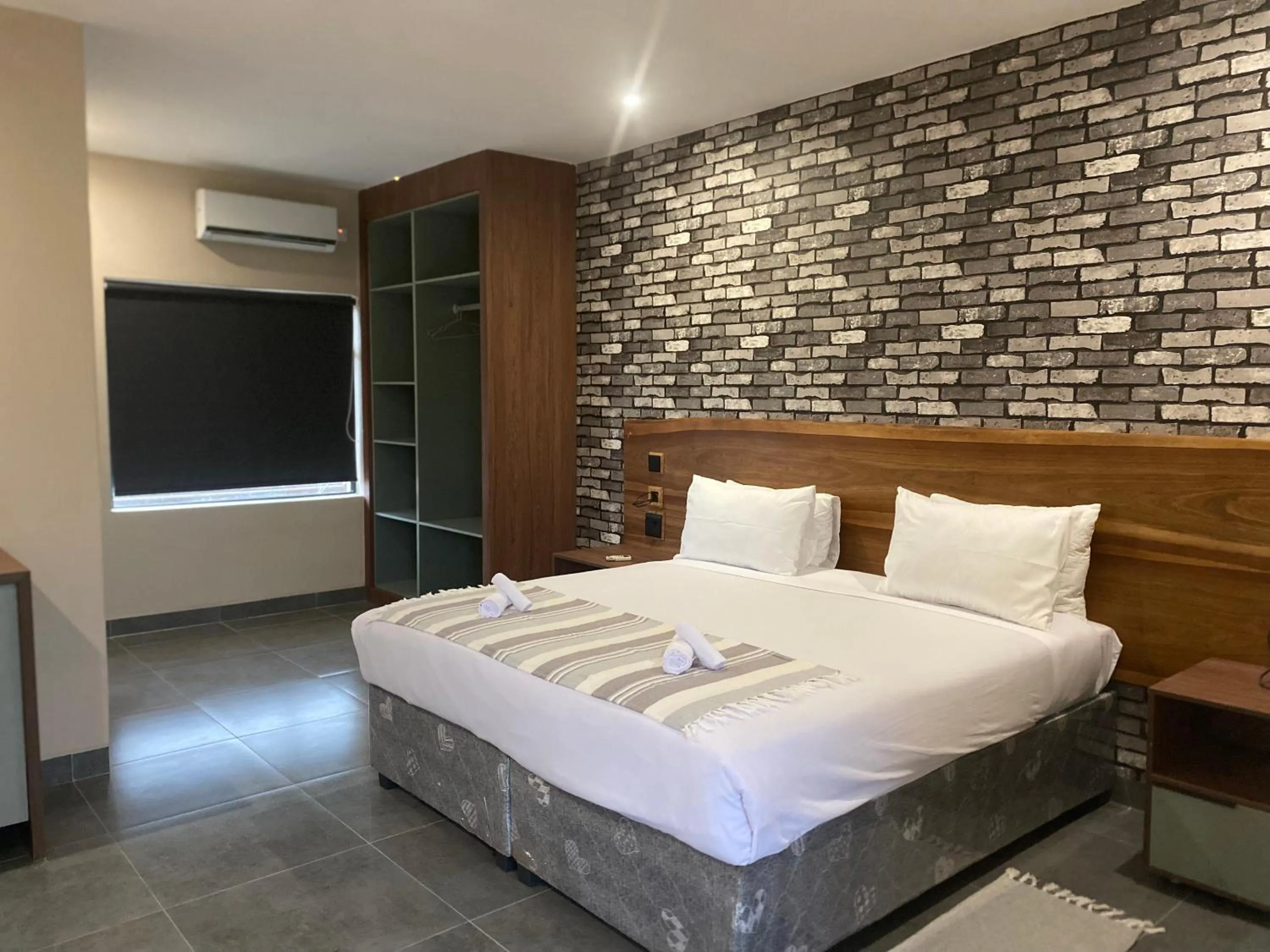 Bedroom, Bed in The Little Outlook