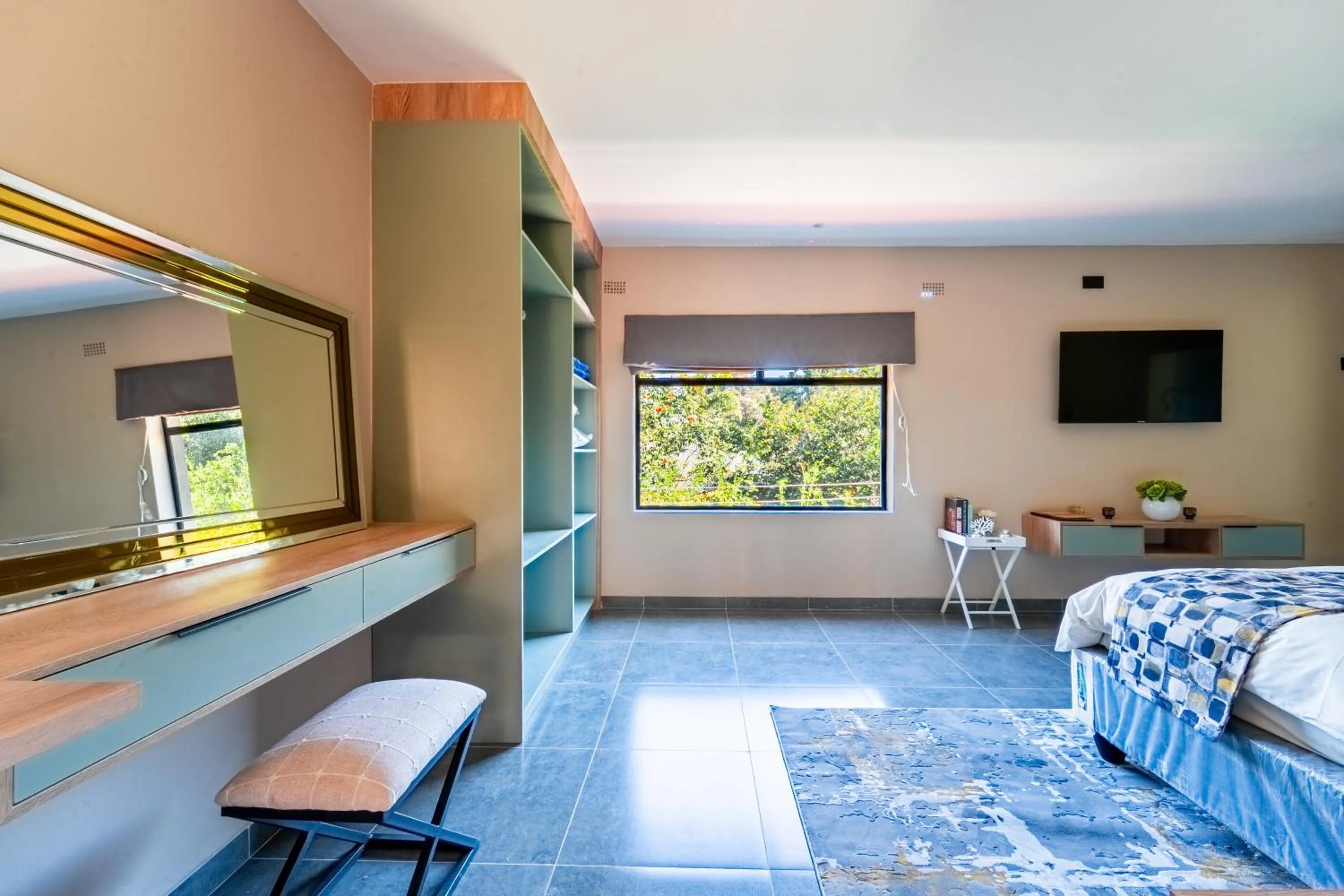 TV and multimedia, Bed in The Little Outlook