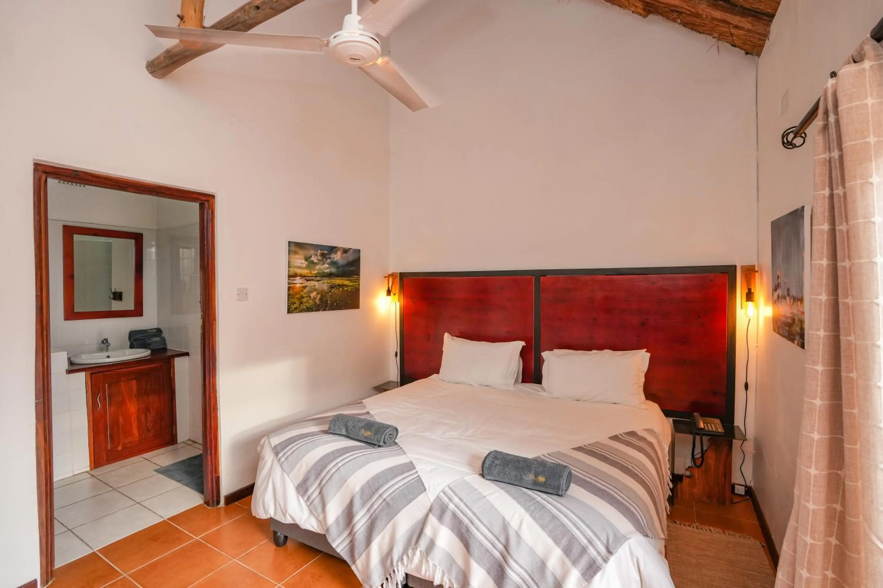 Bedroom, Bed in The Little Outlook