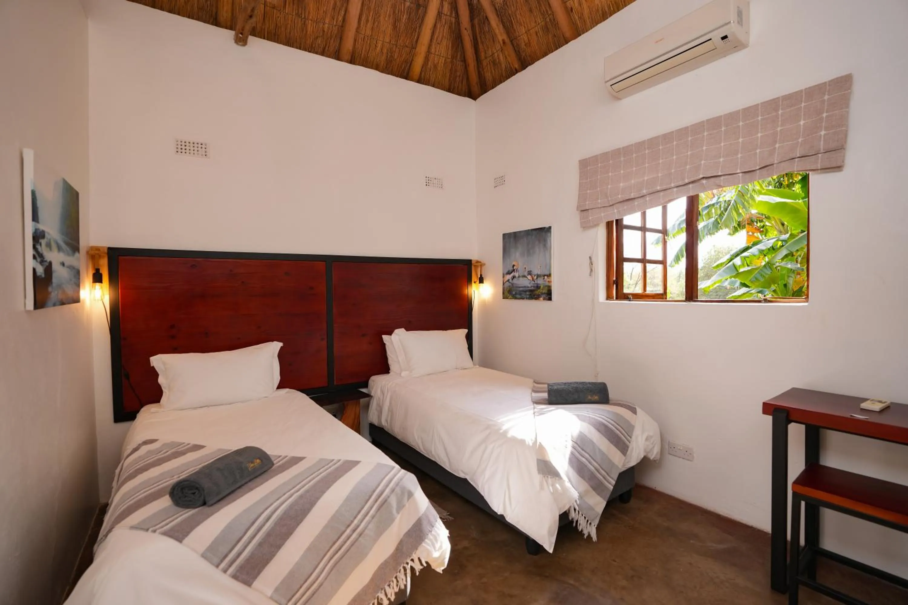 Bedroom, Bed in The Little Outlook