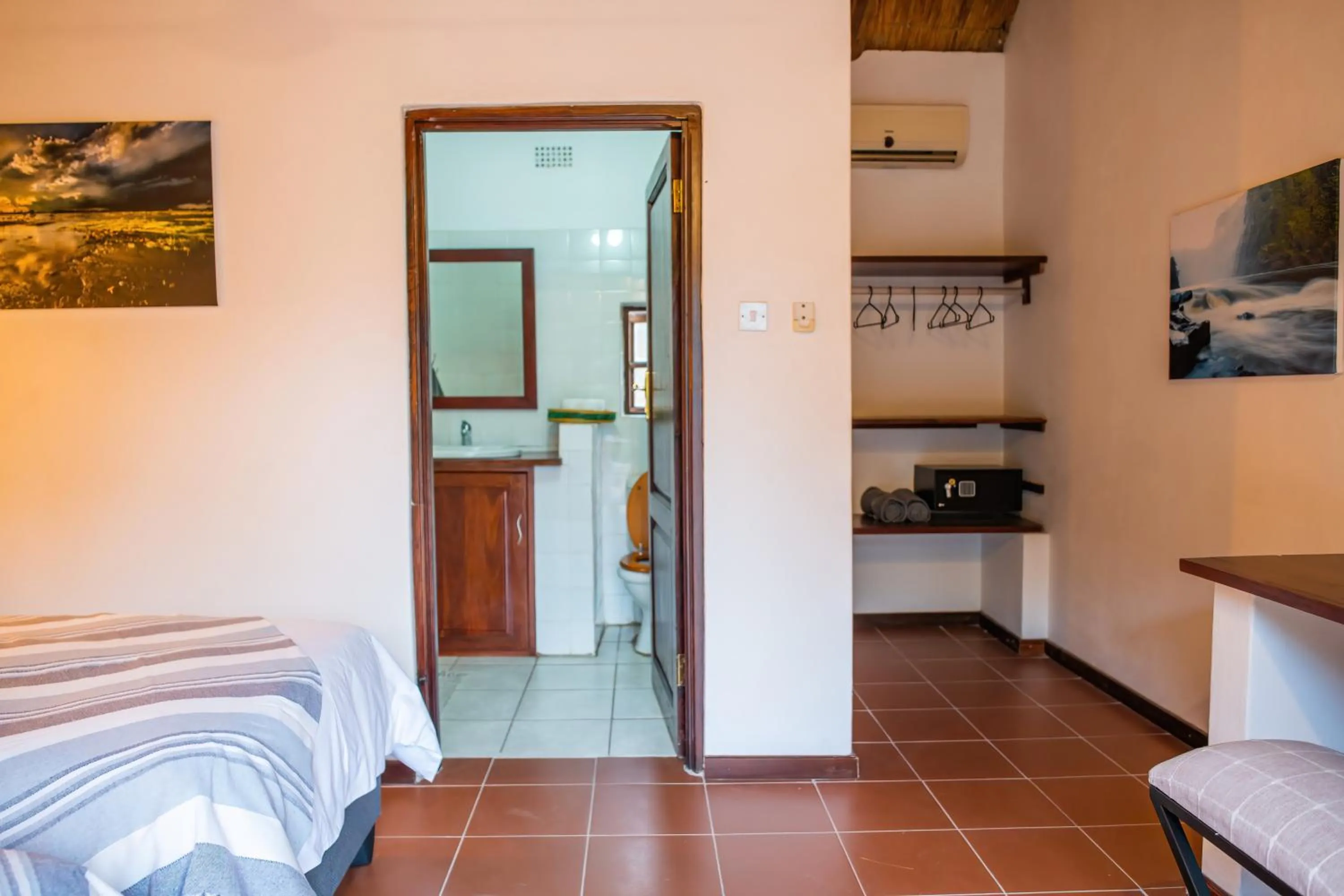 Bedroom, Bed in The Little Outlook