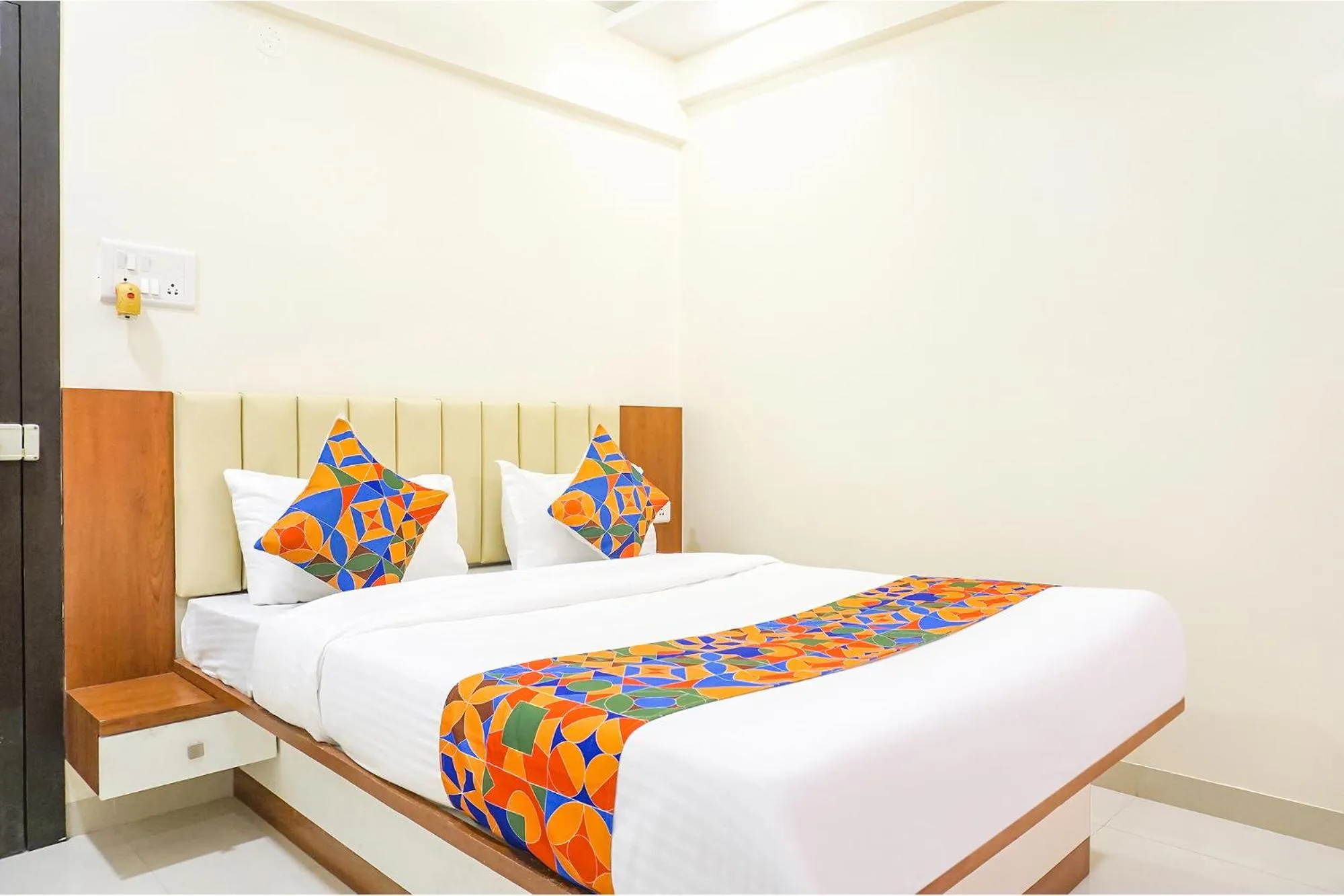 Bed in FabHotel Majestic Luxurious - Nr Rajaram Bhiku Pathare Stadium