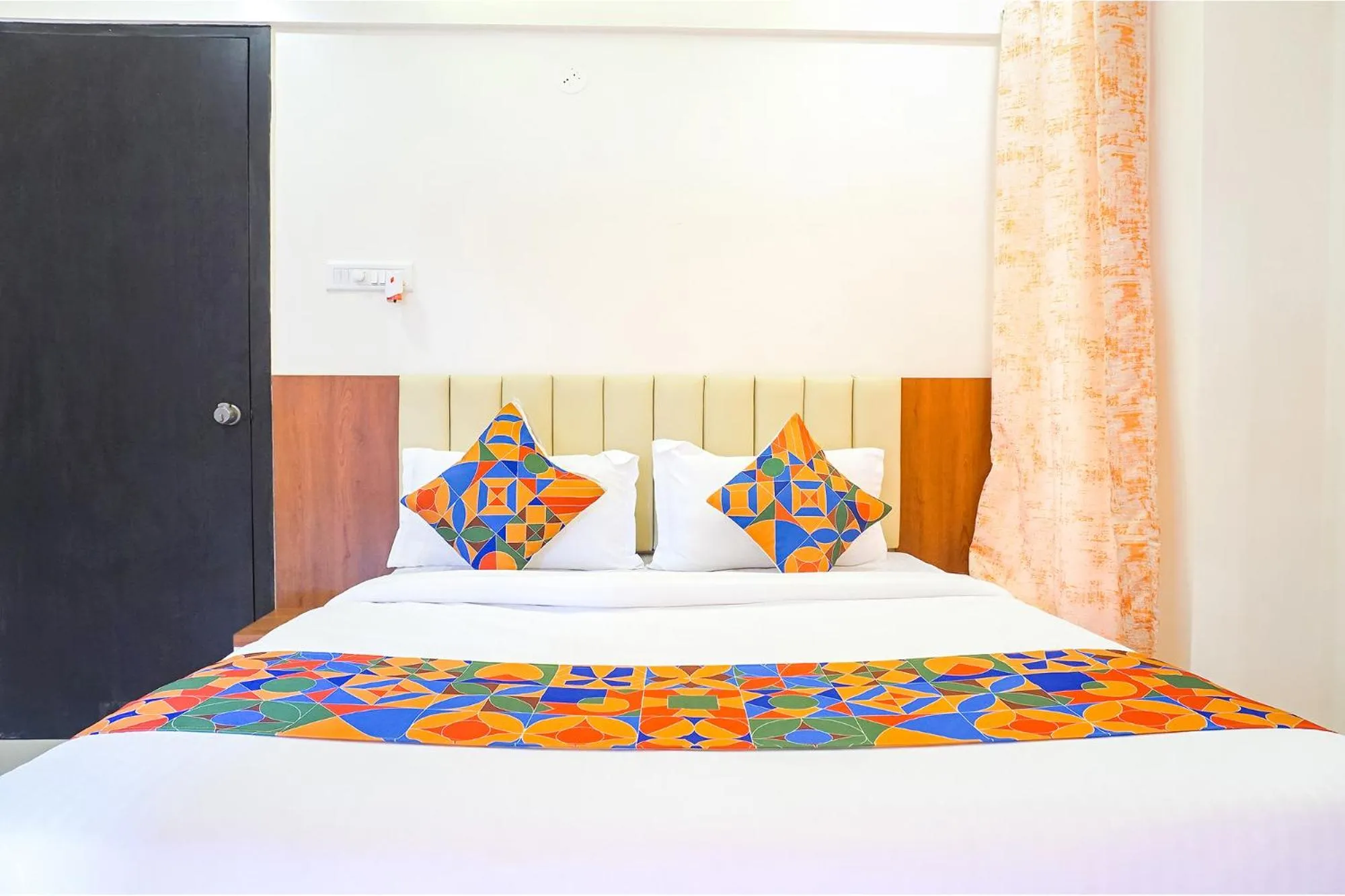 Bed in FabHotel Majestic Luxurious - Nr Rajaram Bhiku Pathare Stadium