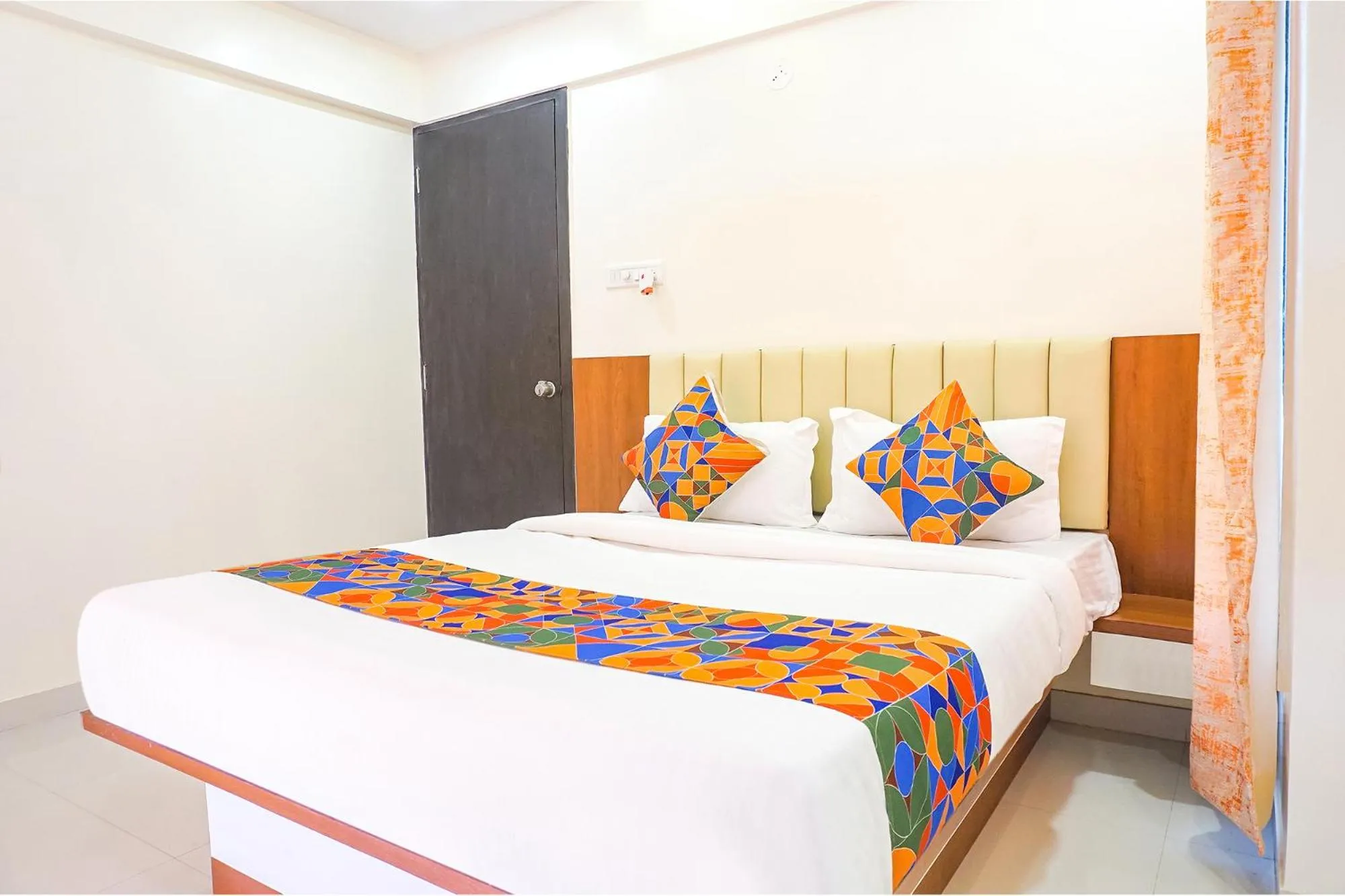Bed in FabHotel Majestic Luxurious - Nr Rajaram Bhiku Pathare Stadium