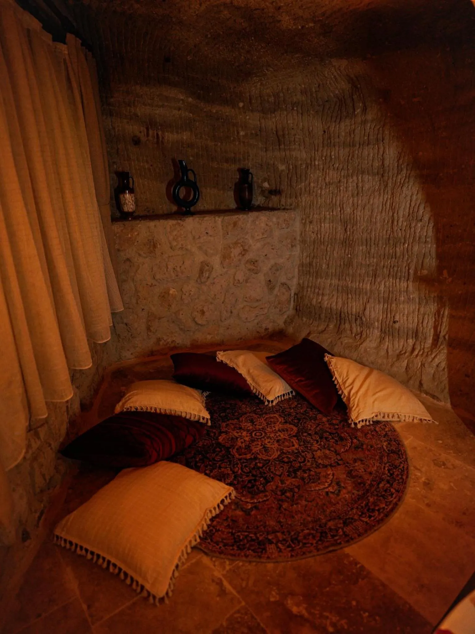 Seating area, Bed in Lost City Cappadocia