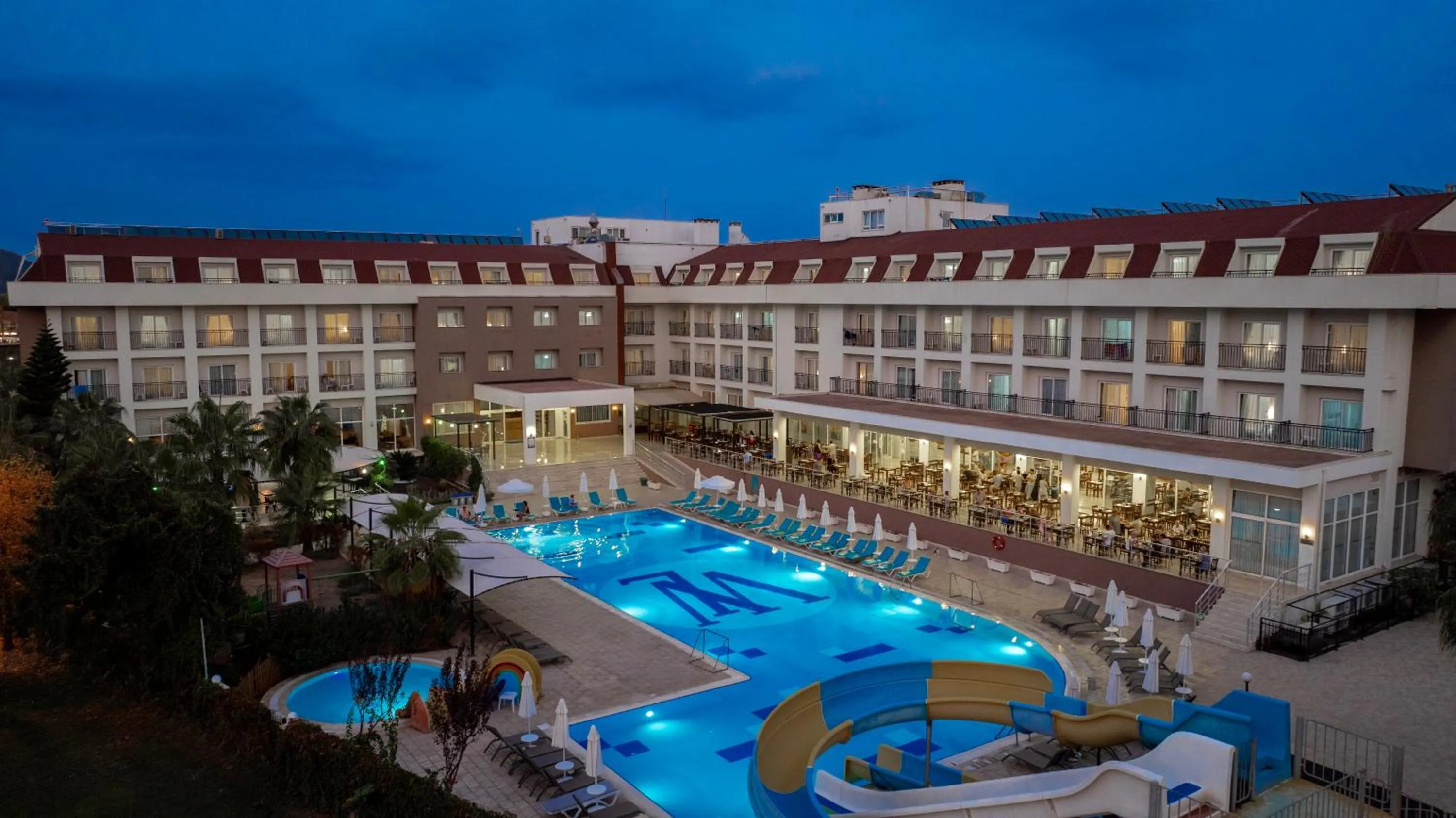 Swimming pool in White Lilyum Hotel - All Inclusive