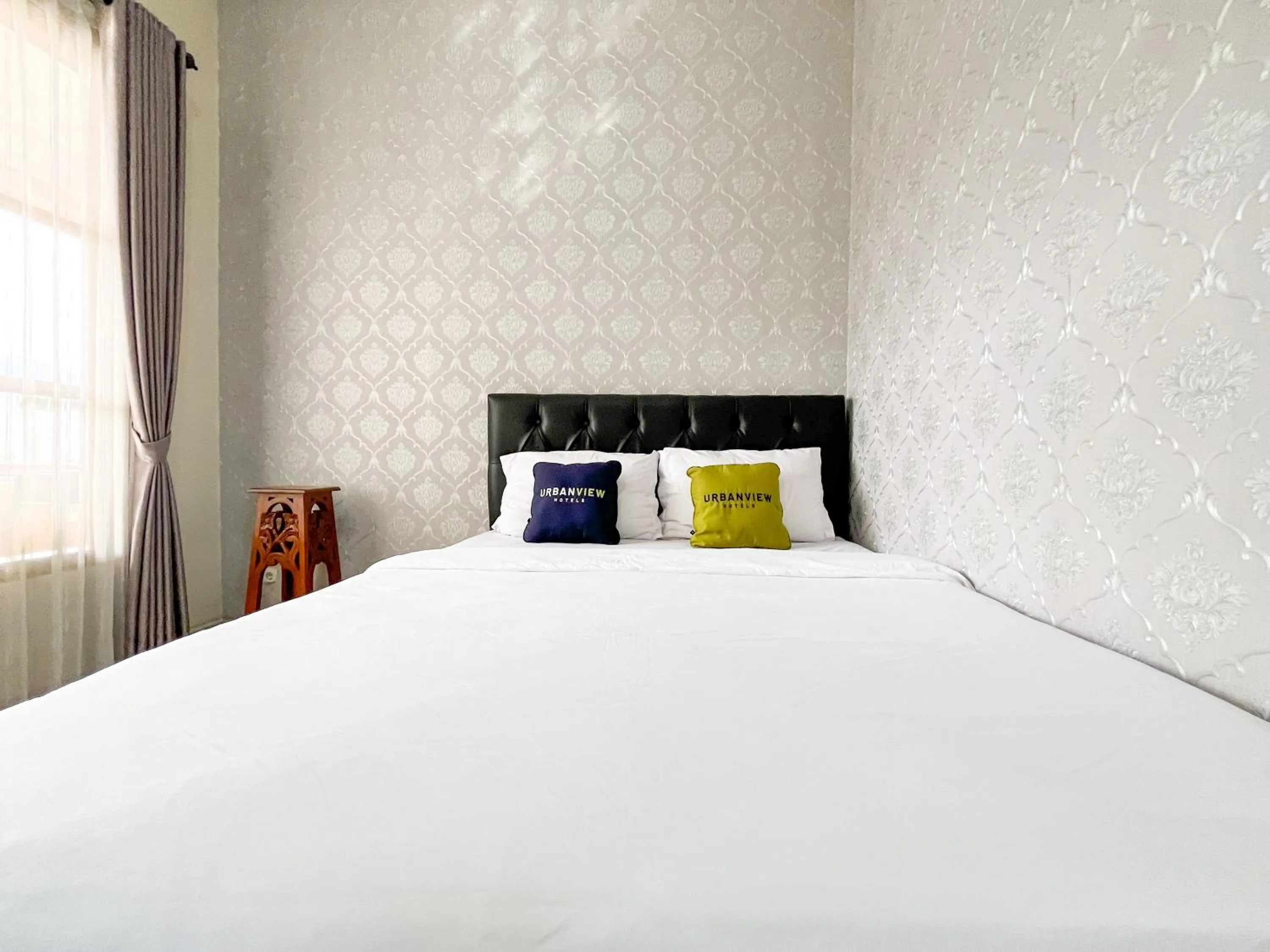 Bed in Urbanview Syariah Hotel Kanigara Batu