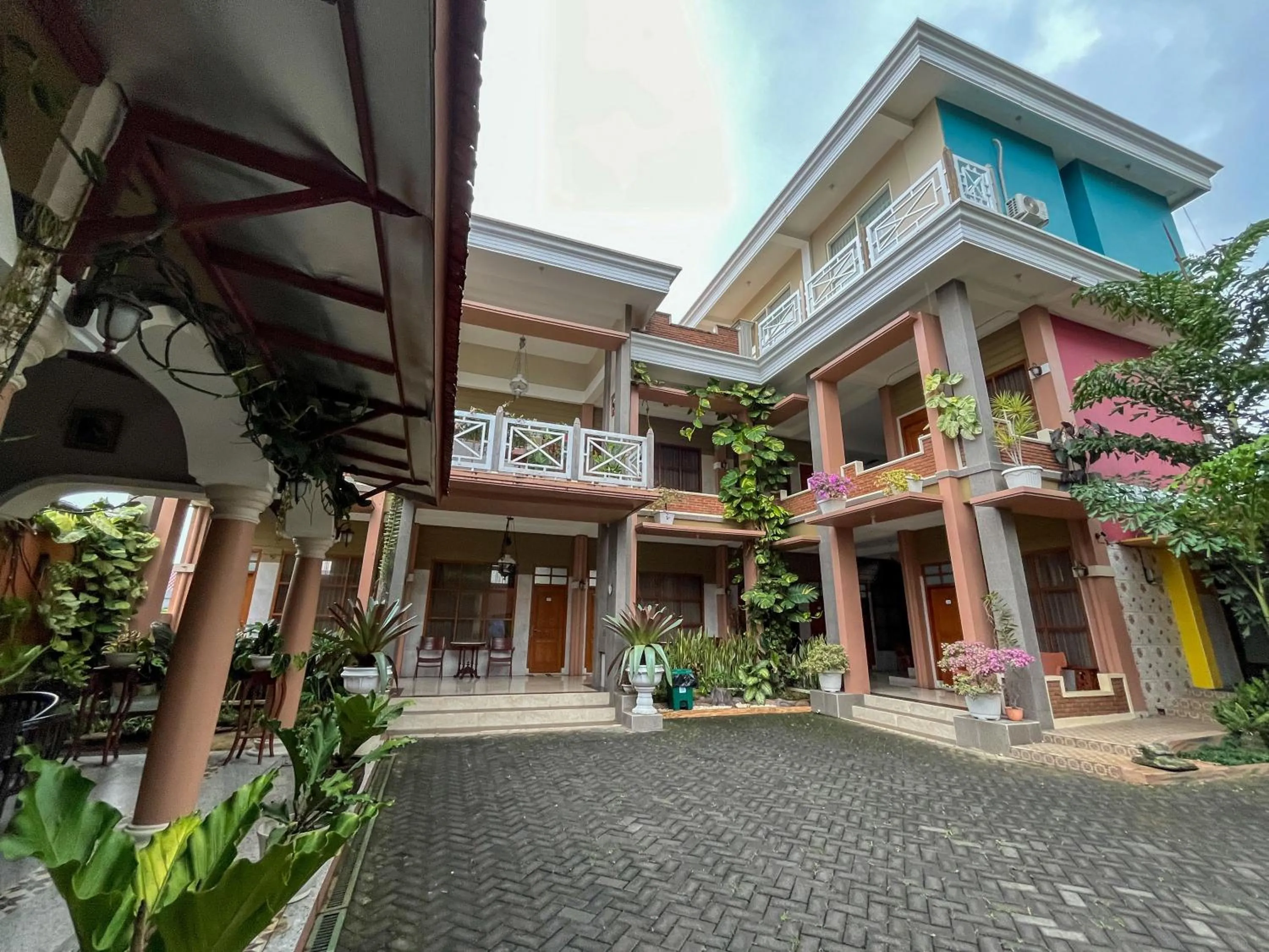 Property building in Urbanview Syariah Hotel Kanigara Batu