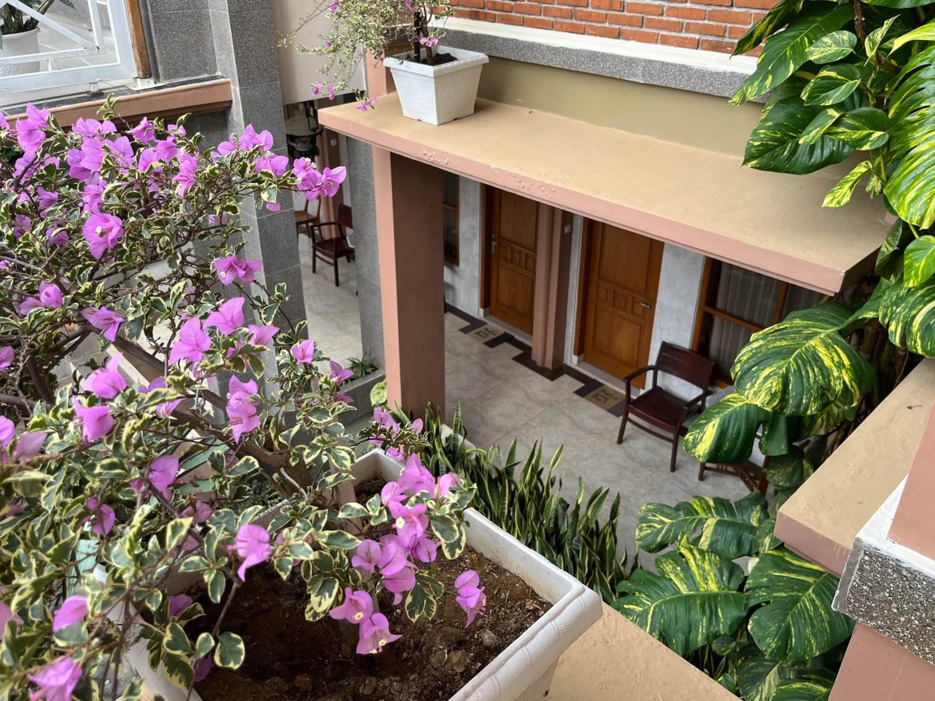 Balcony/Terrace in Urbanview Syariah Hotel Kanigara Batu
