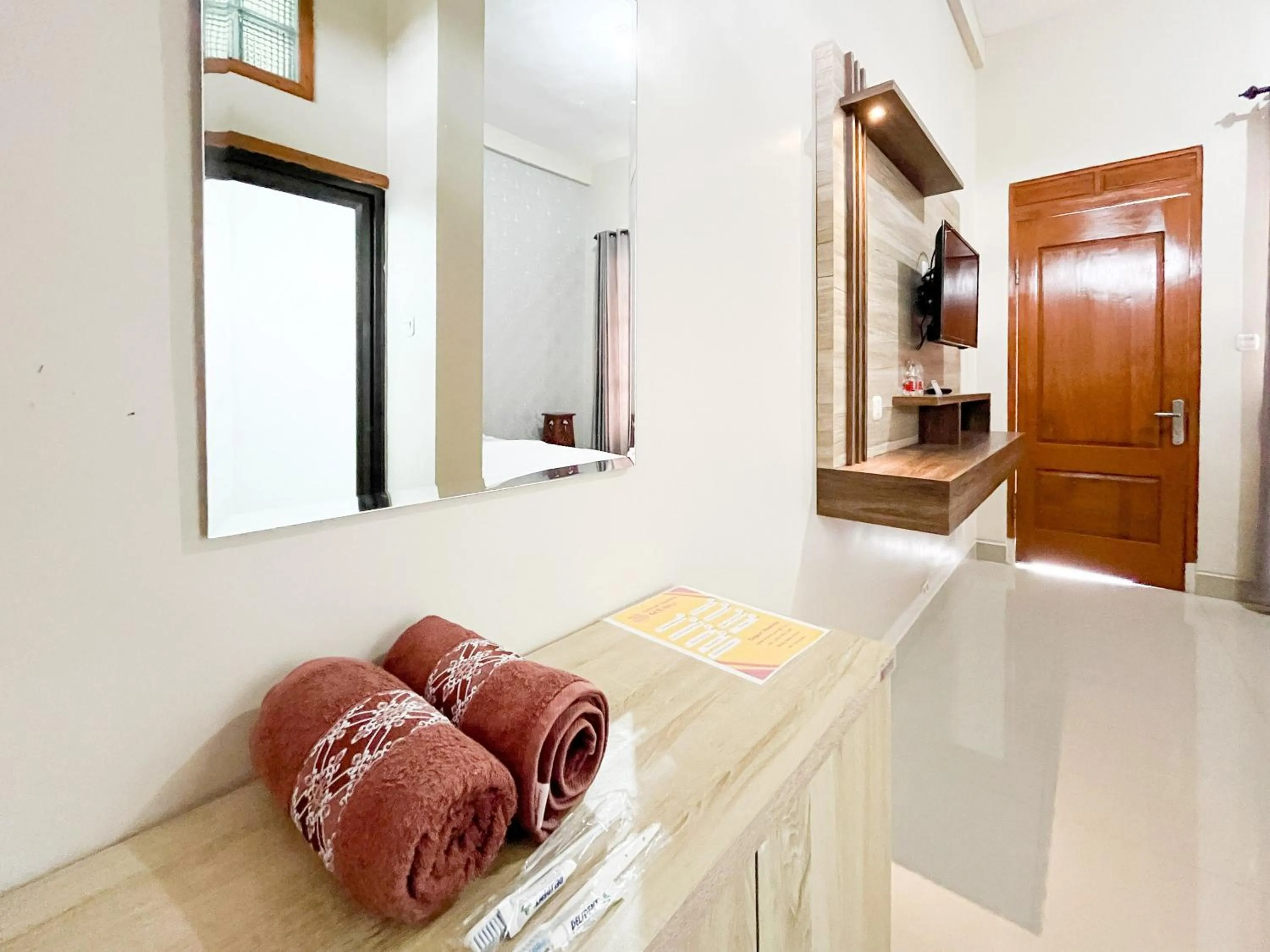 towels in Urbanview Syariah Hotel Kanigara Batu