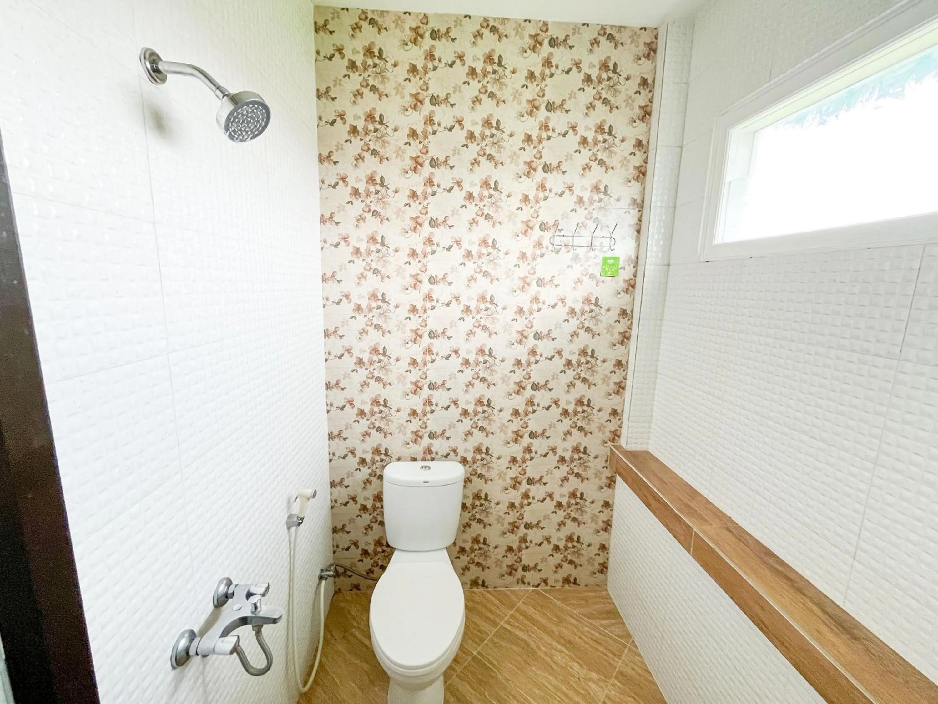 Bathroom in Urbanview Syariah Hotel Kanigara Batu