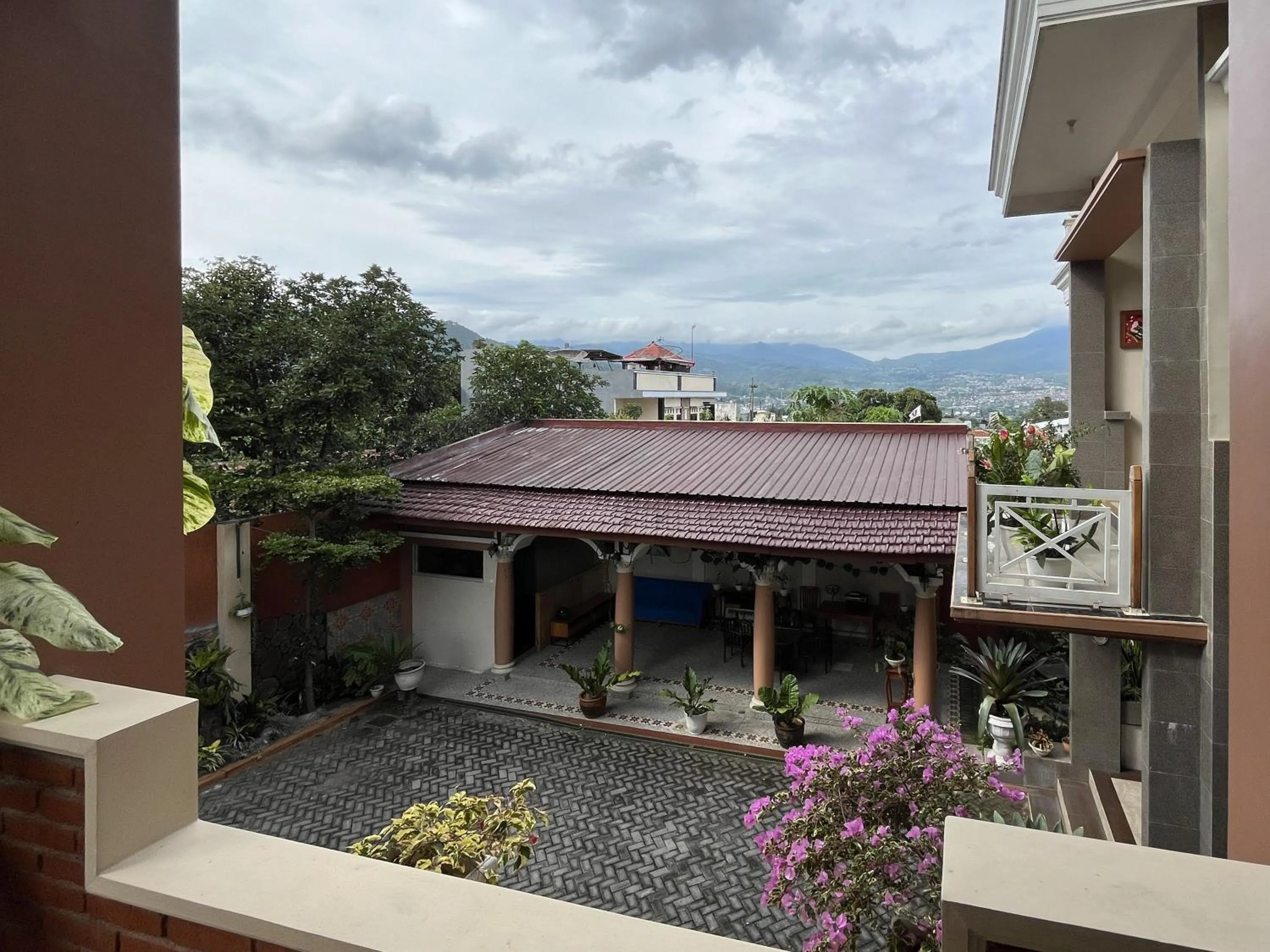 Balcony/Terrace in Urbanview Syariah Hotel Kanigara Batu