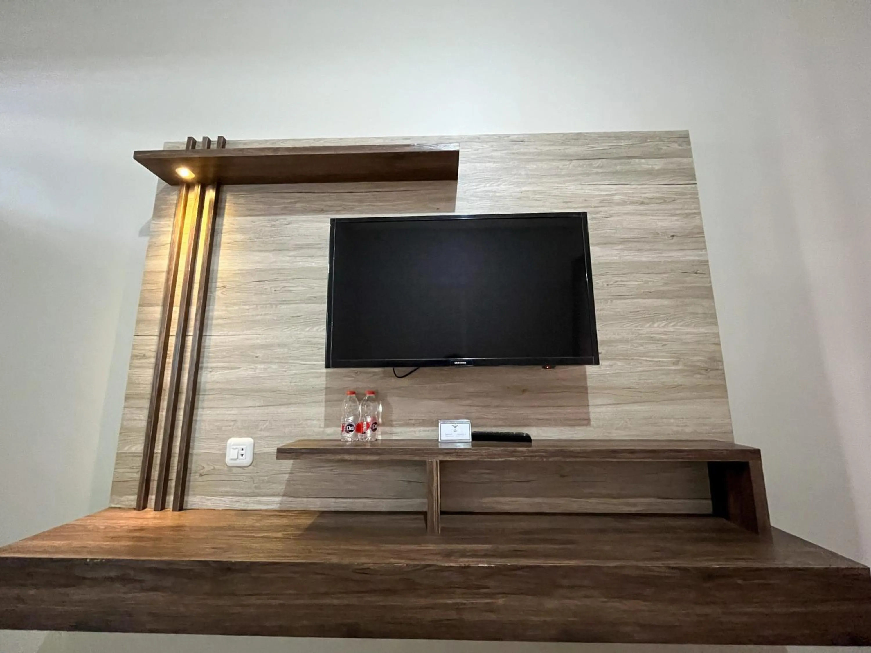 TV and multimedia in Urbanview Syariah Hotel Kanigara Batu