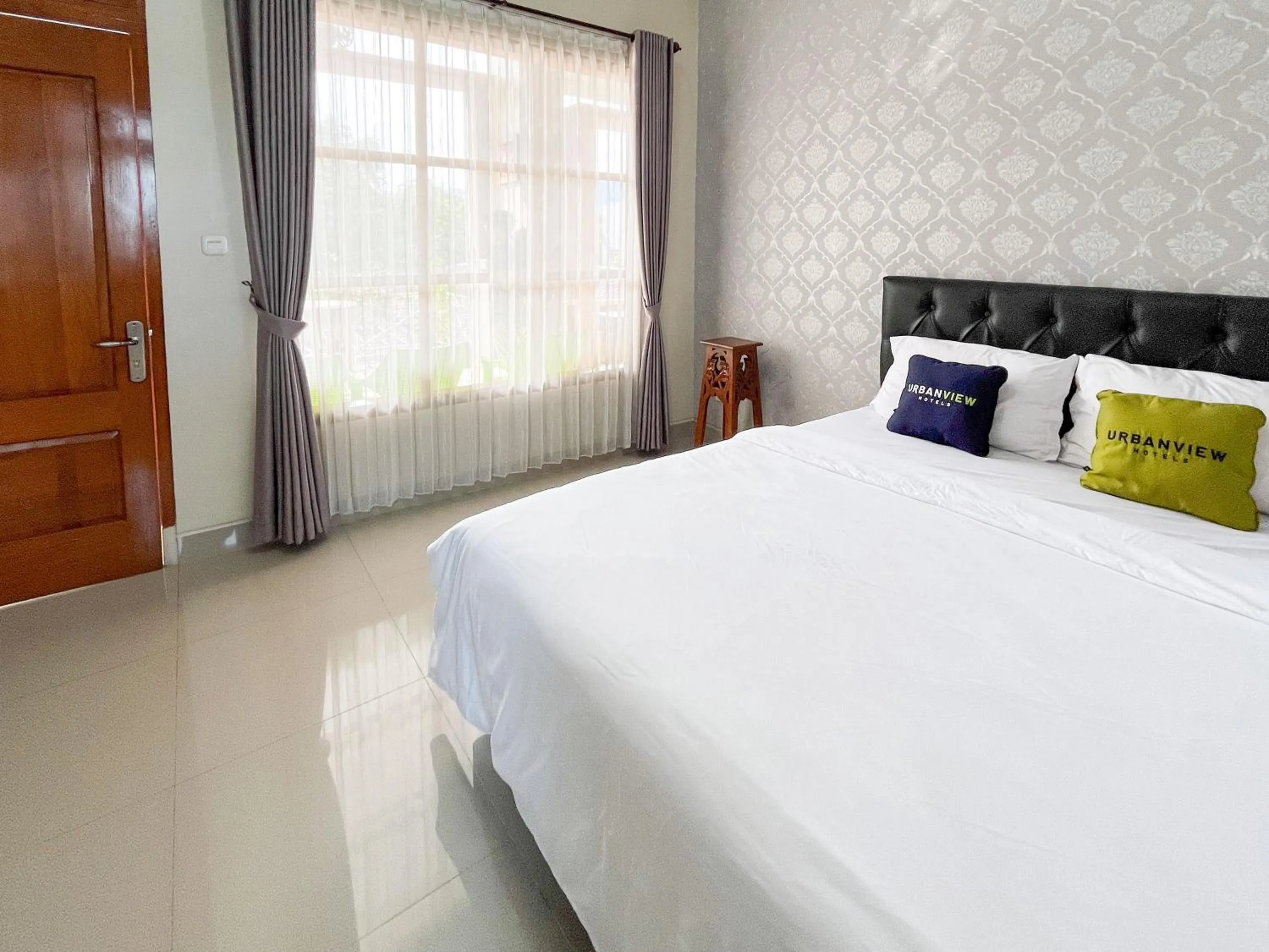 Bed in Urbanview Syariah Hotel Kanigara Batu