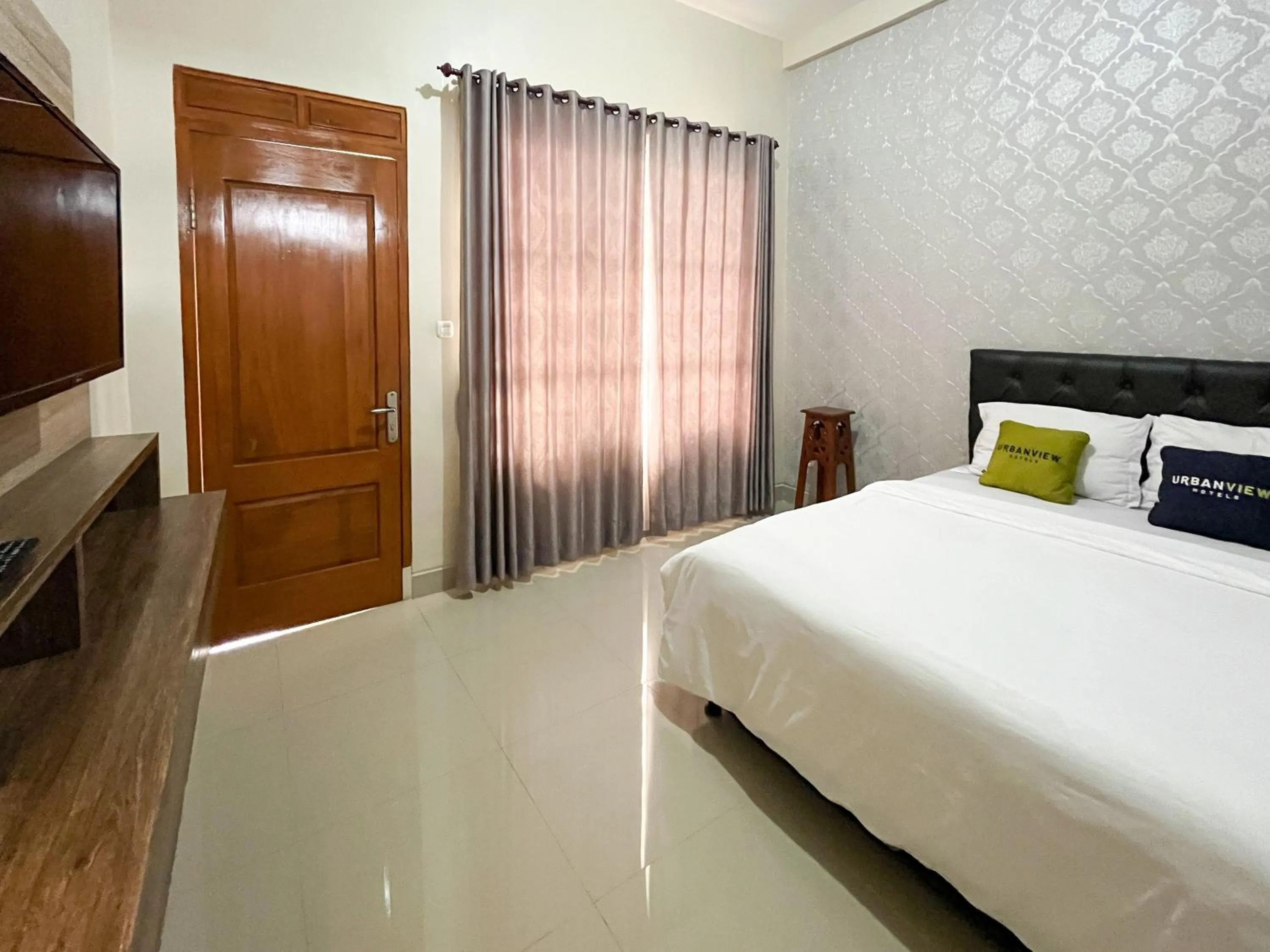 Bed in Urbanview Syariah Hotel Kanigara Batu