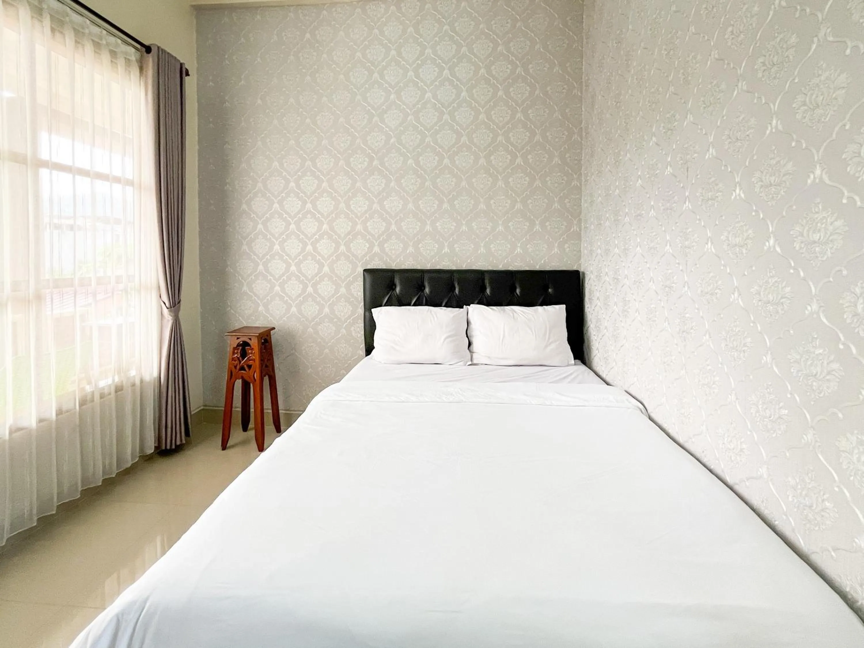 Bed in Urbanview Syariah Hotel Kanigara Batu