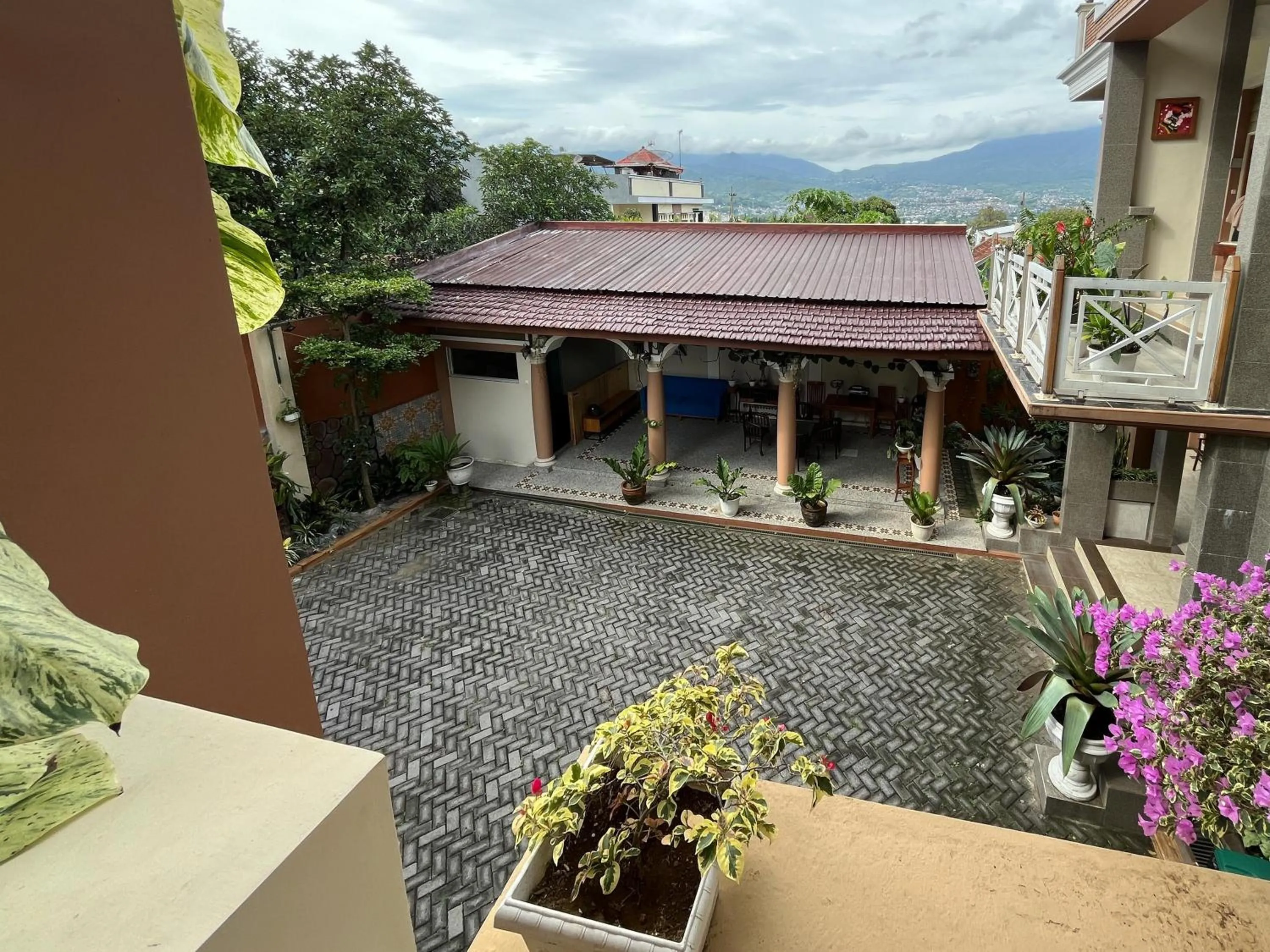 Balcony/Terrace in Urbanview Syariah Hotel Kanigara Batu