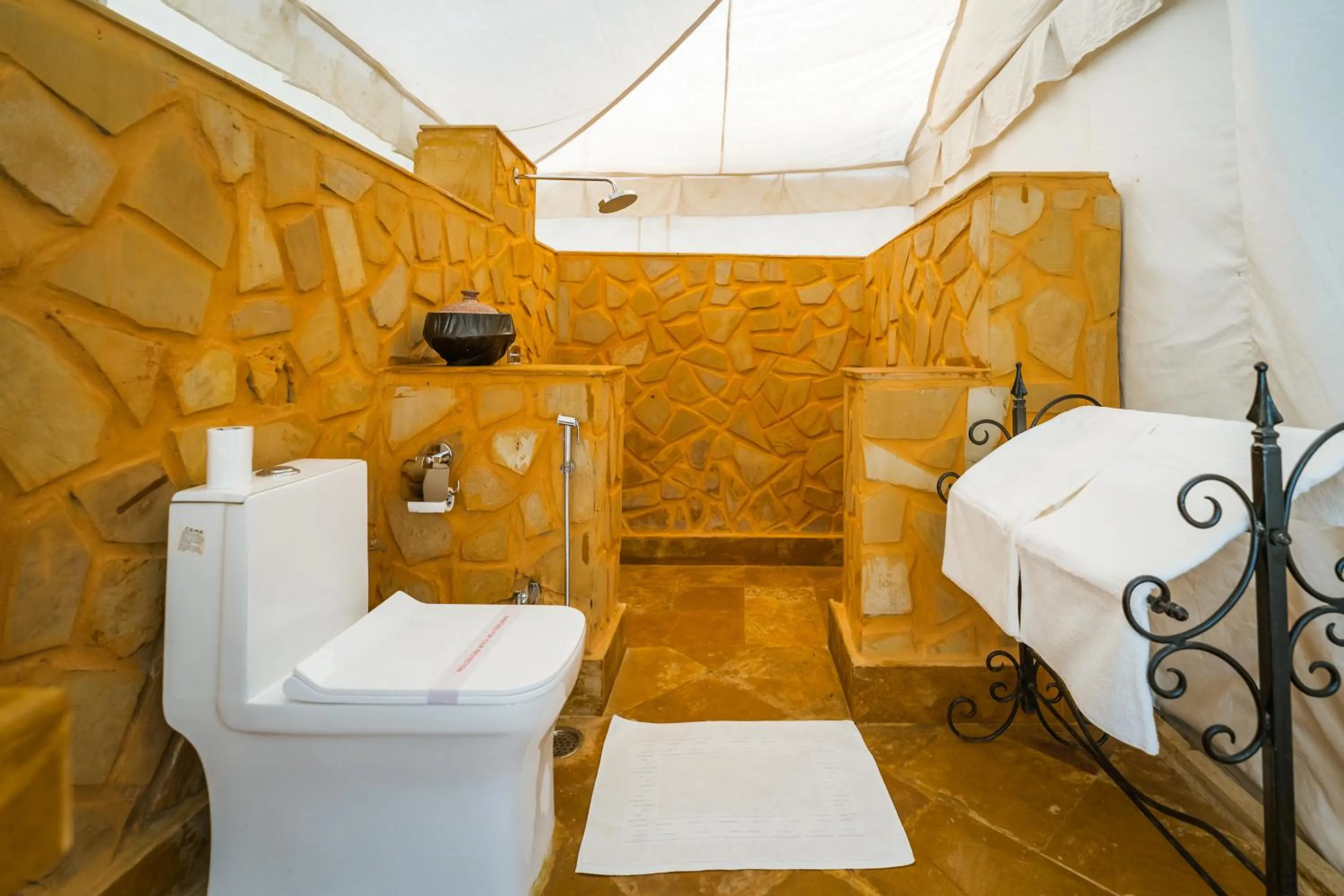 Bathroom in The Mama's Resort & Camp