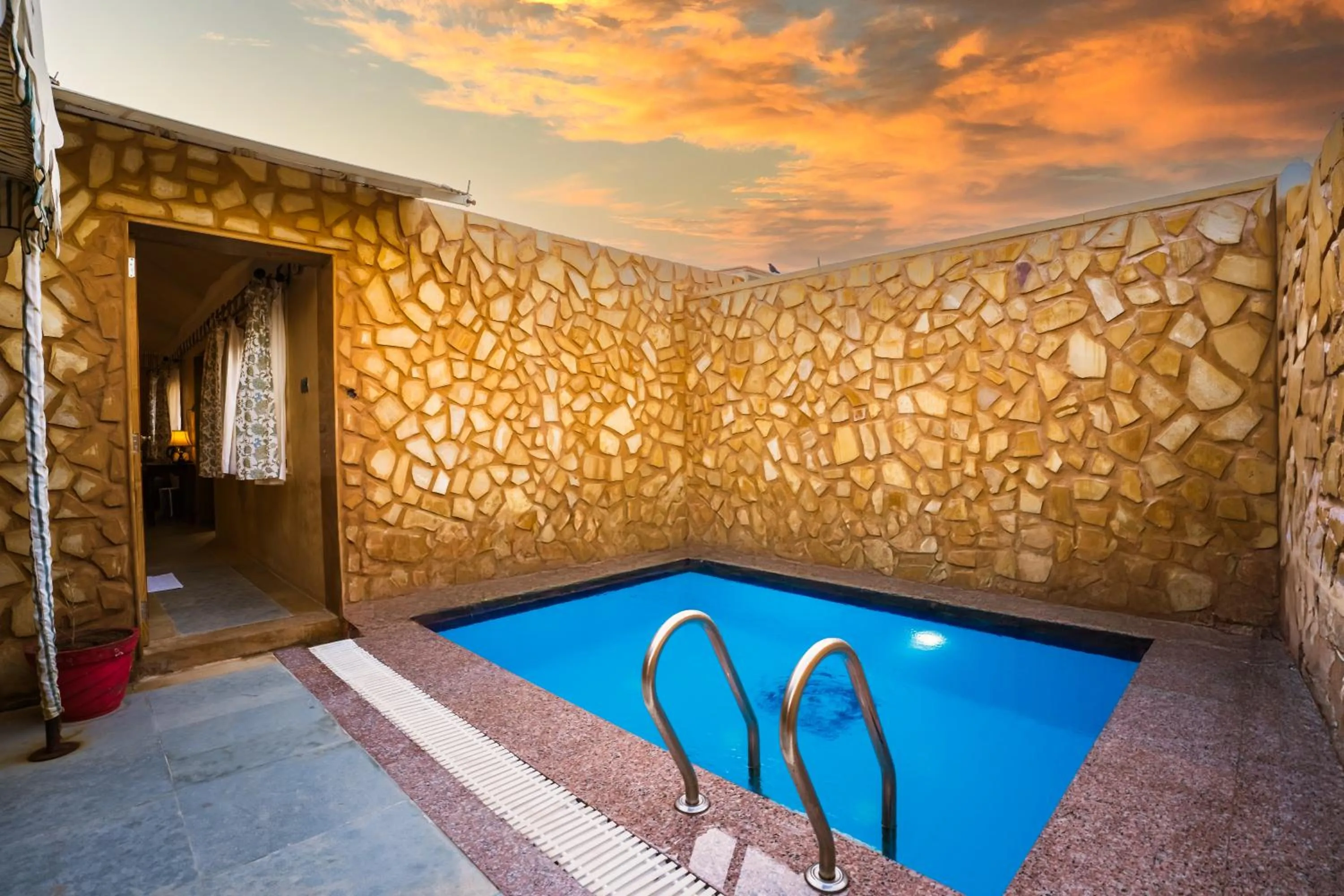 Swimming pool in The Mama's Resort & Camp