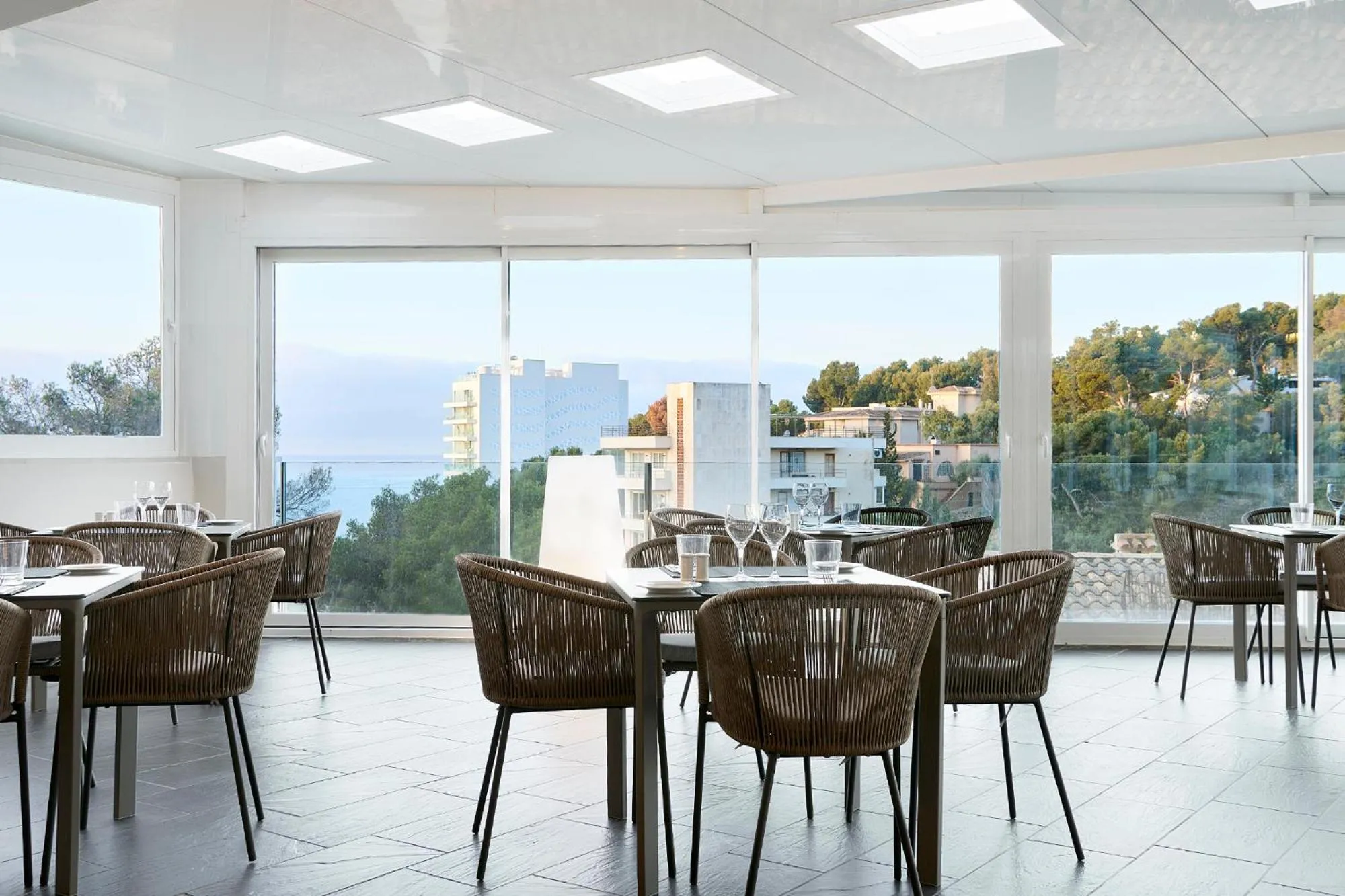 Restaurant/places to eat in Exe Portals Nous