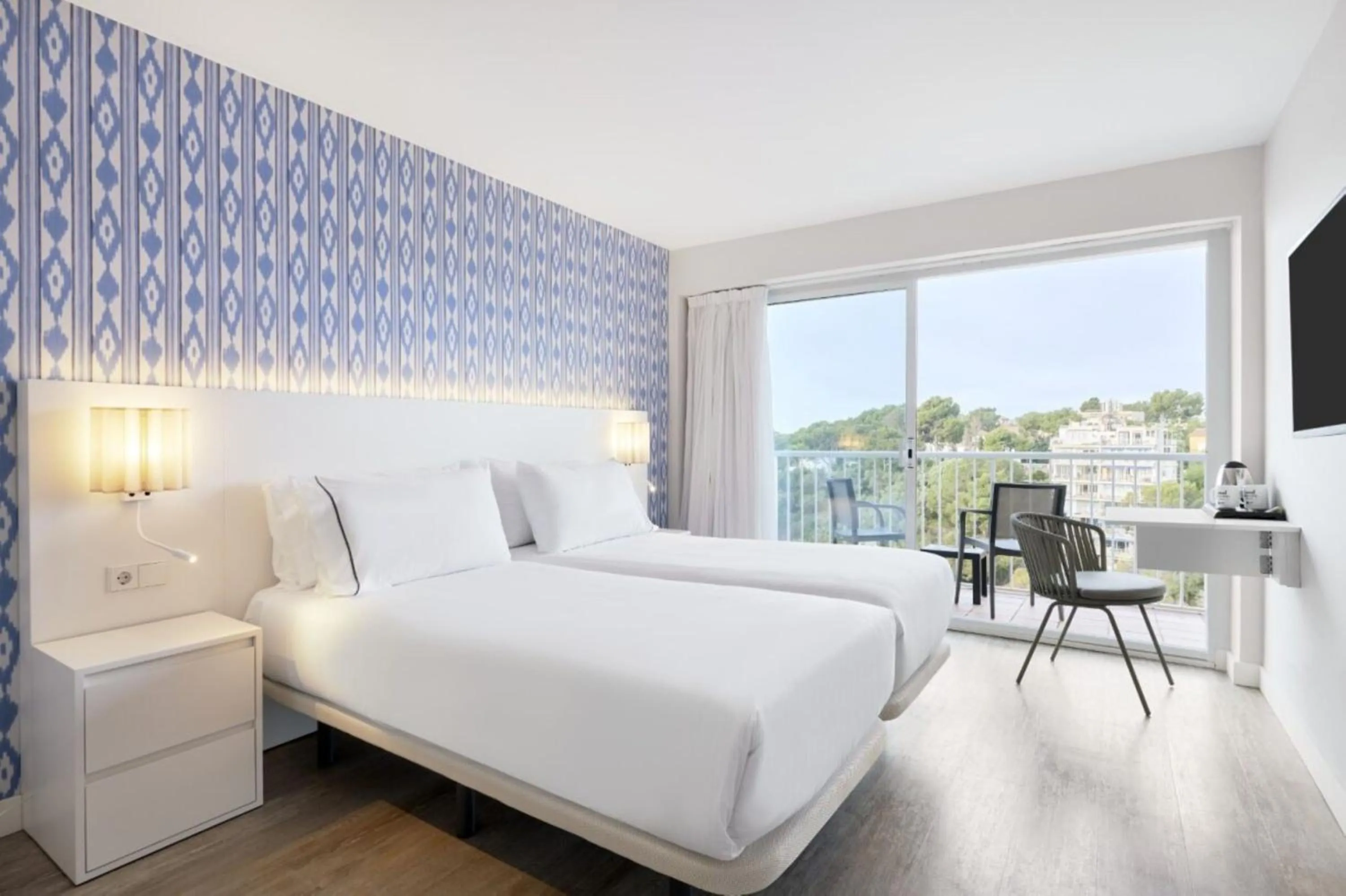 Bedroom, Bed in Exe Portals Nous