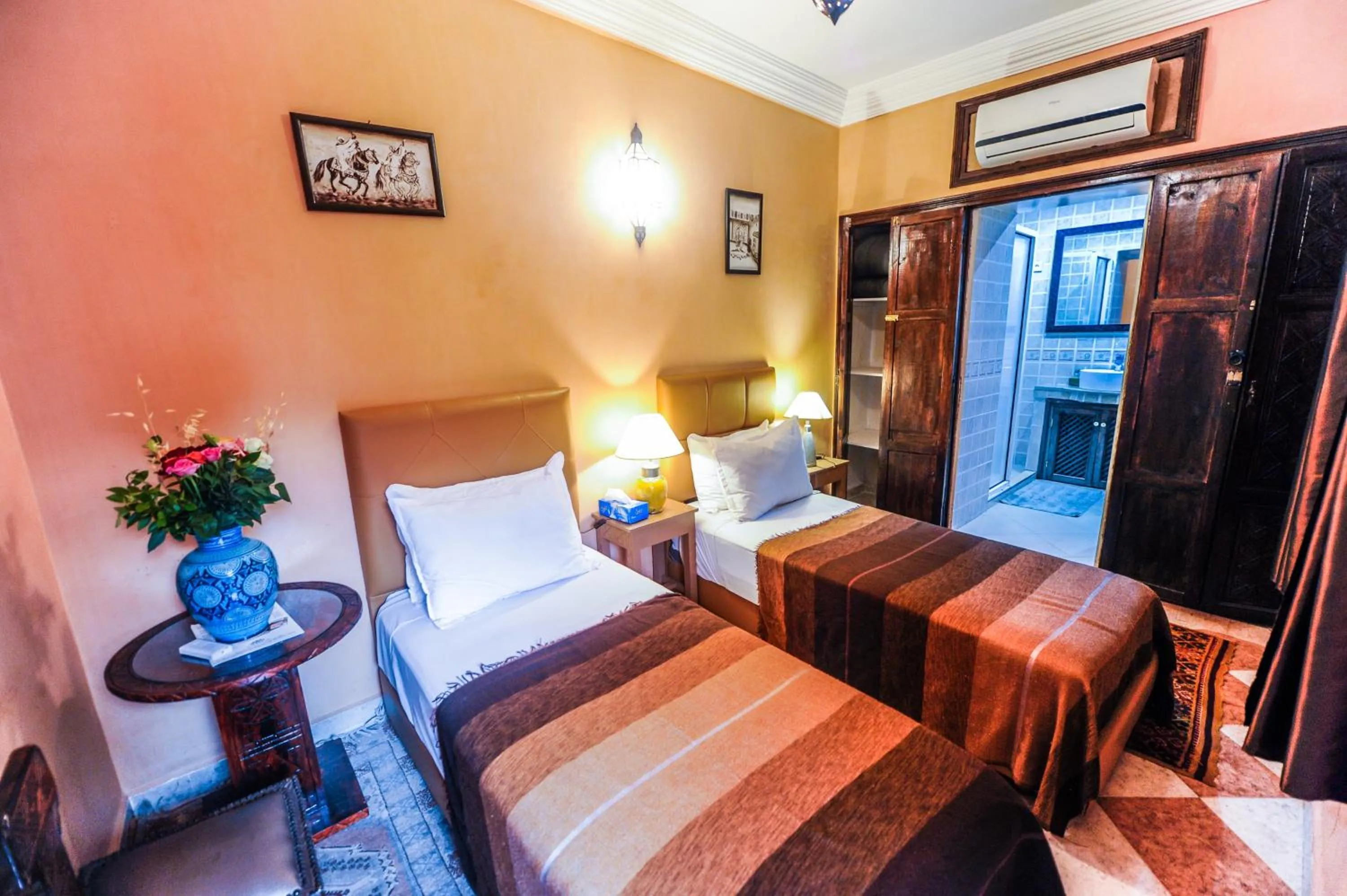 Photo of the whole room, Bed in Riad Errabii & Spa