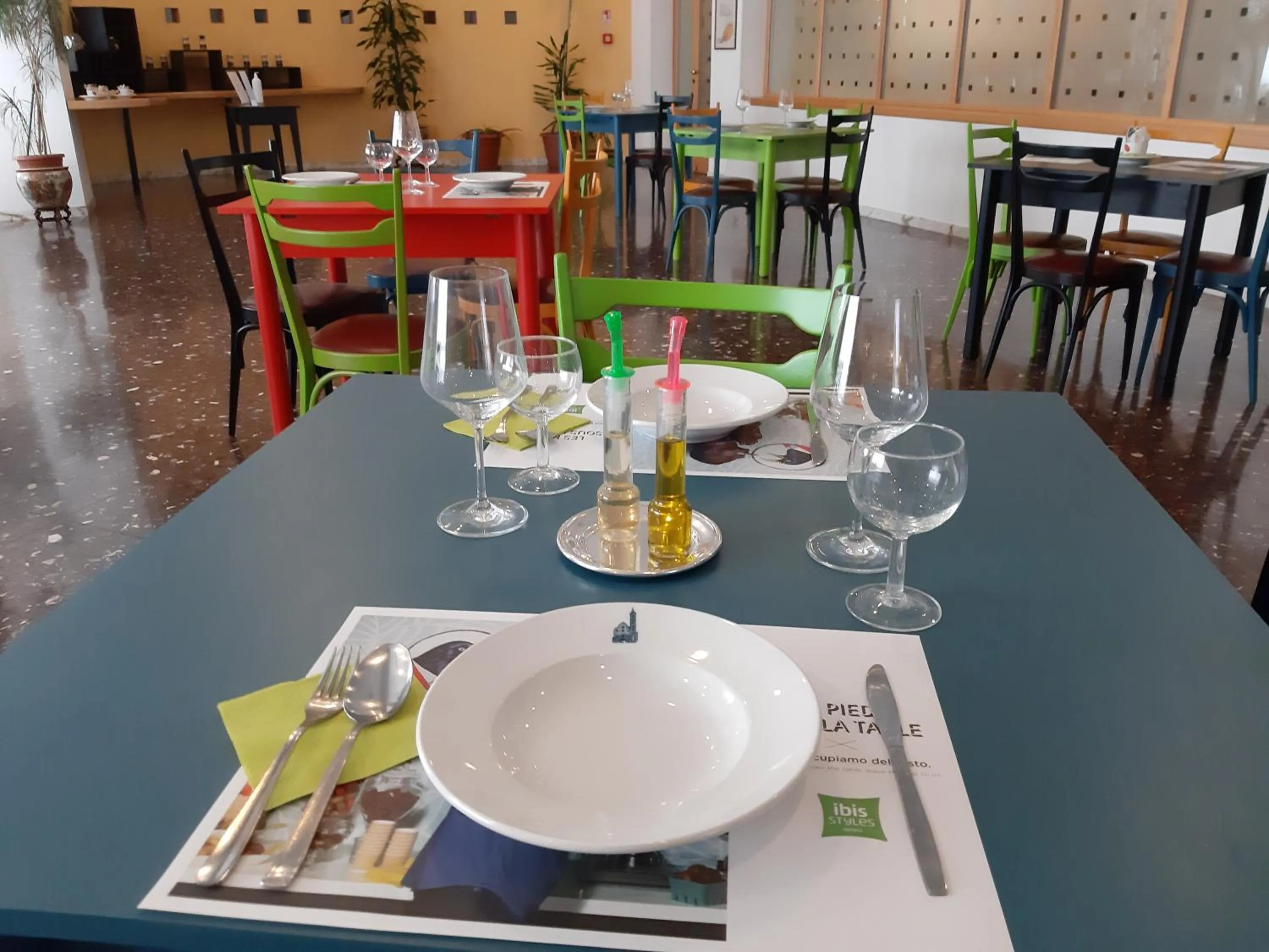 Restaurant/places to eat in ibis styles Trani