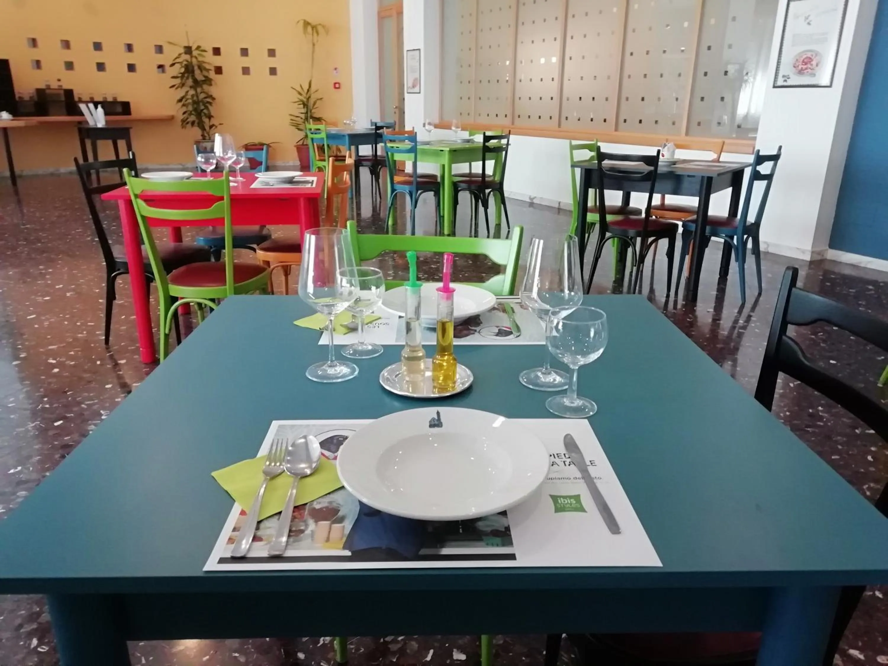 Restaurant/places to eat in ibis styles Trani