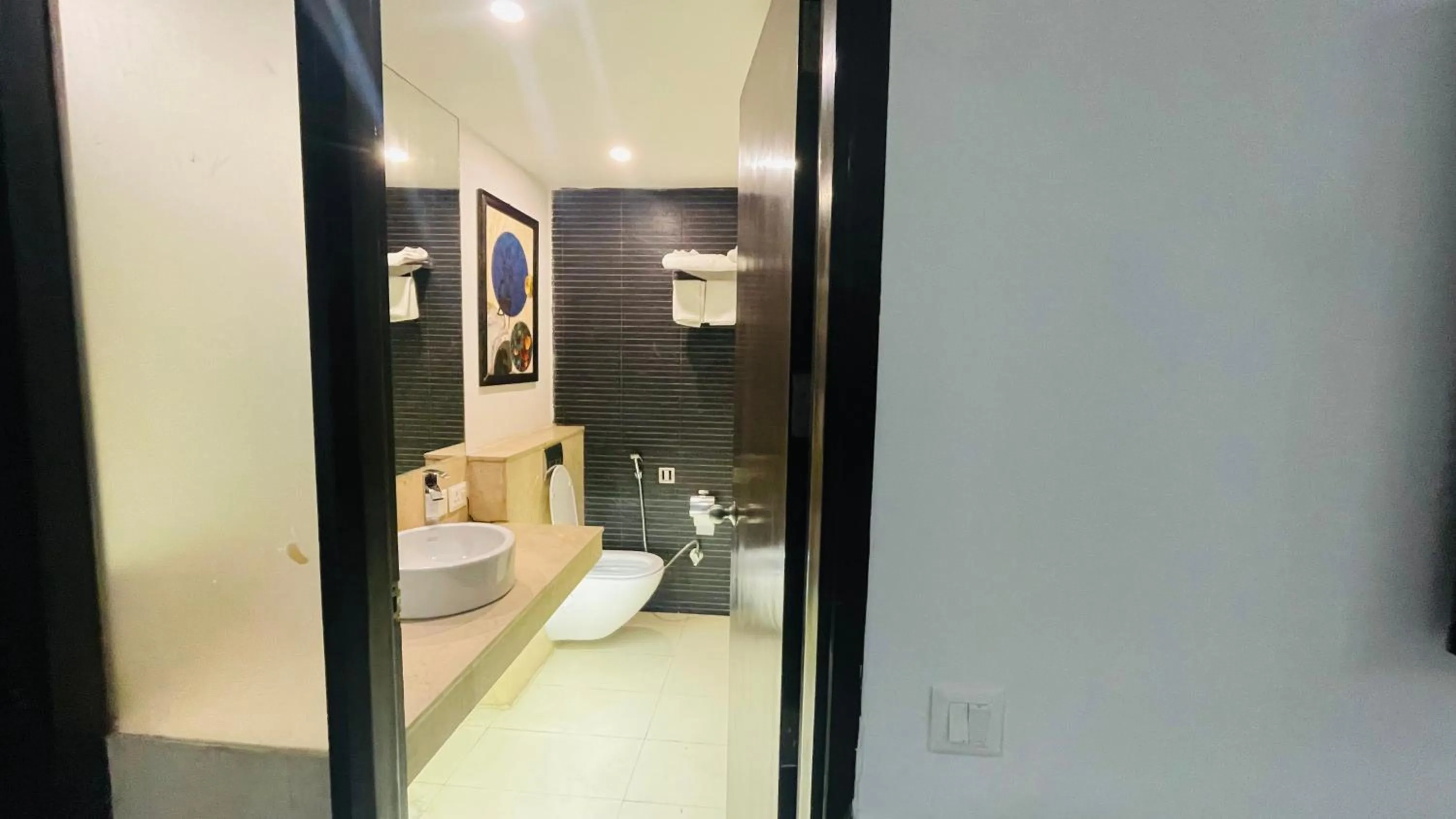 Bathroom, Bed in Saltstayz Select - Malcha & Chankyapuri