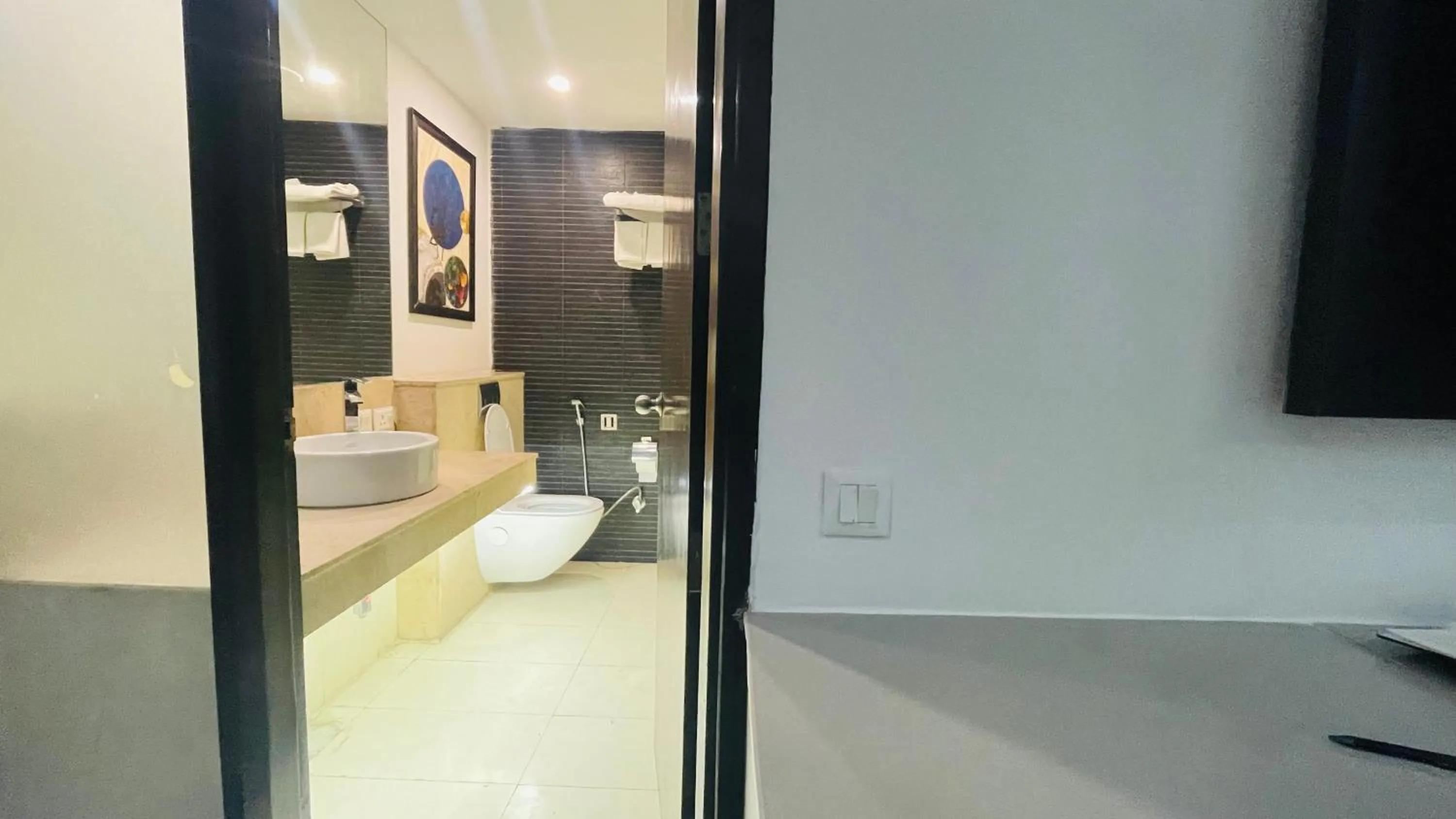 Bathroom in Saltstayz Select - Malcha & Chankyapuri