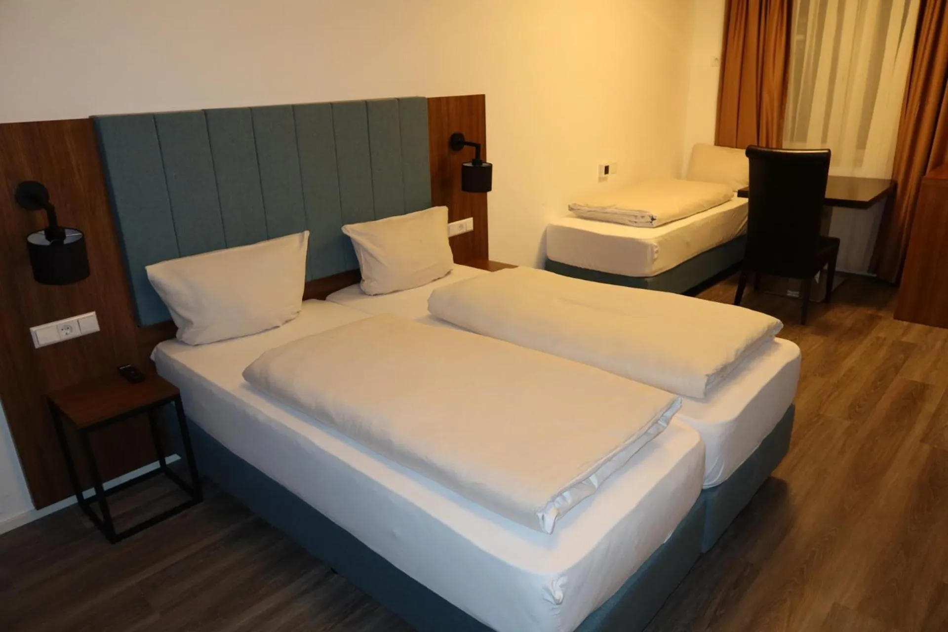 Bedroom, Bed in Lillys Hotel München