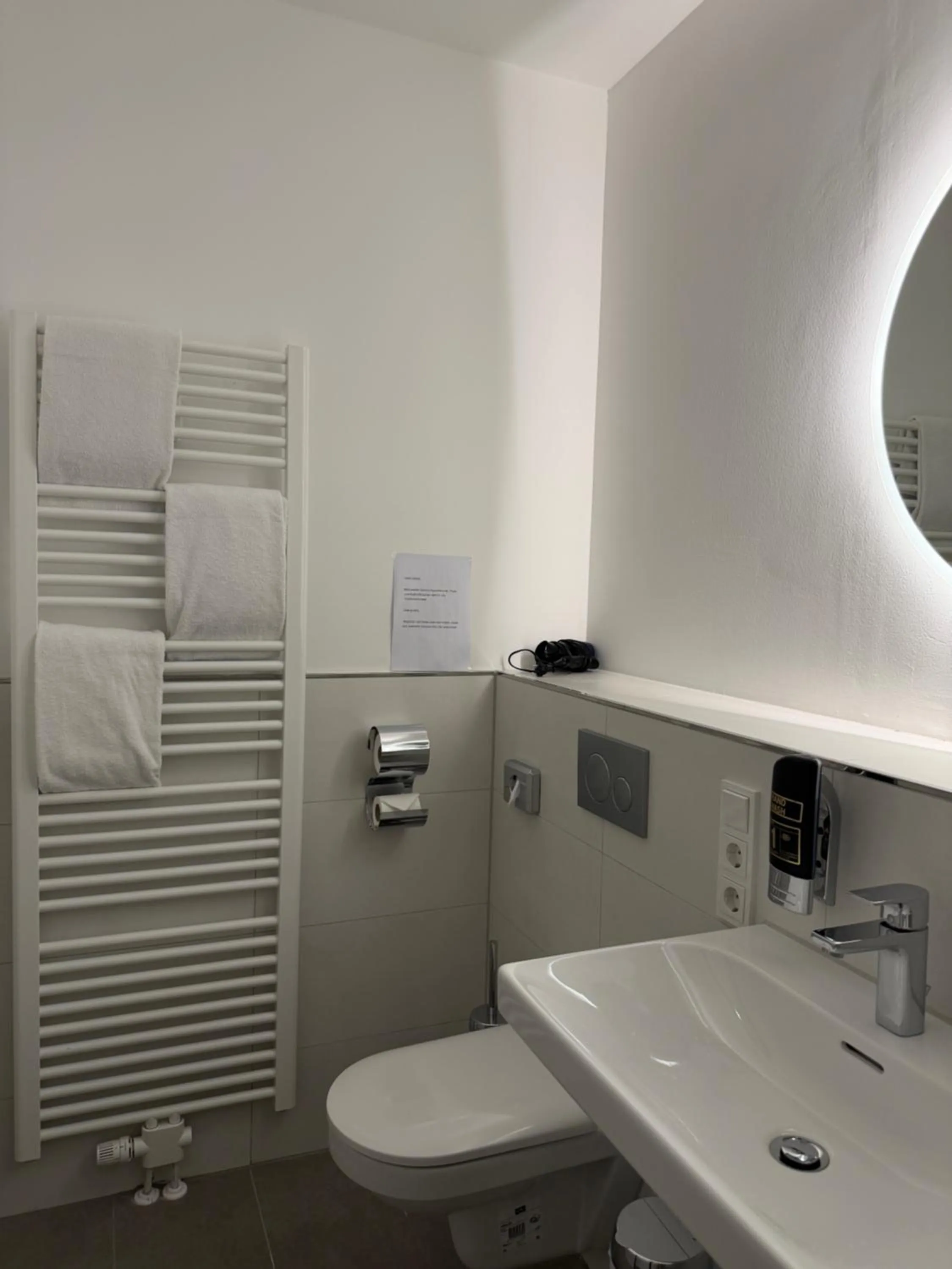 Bathroom in Lillys Hotel München