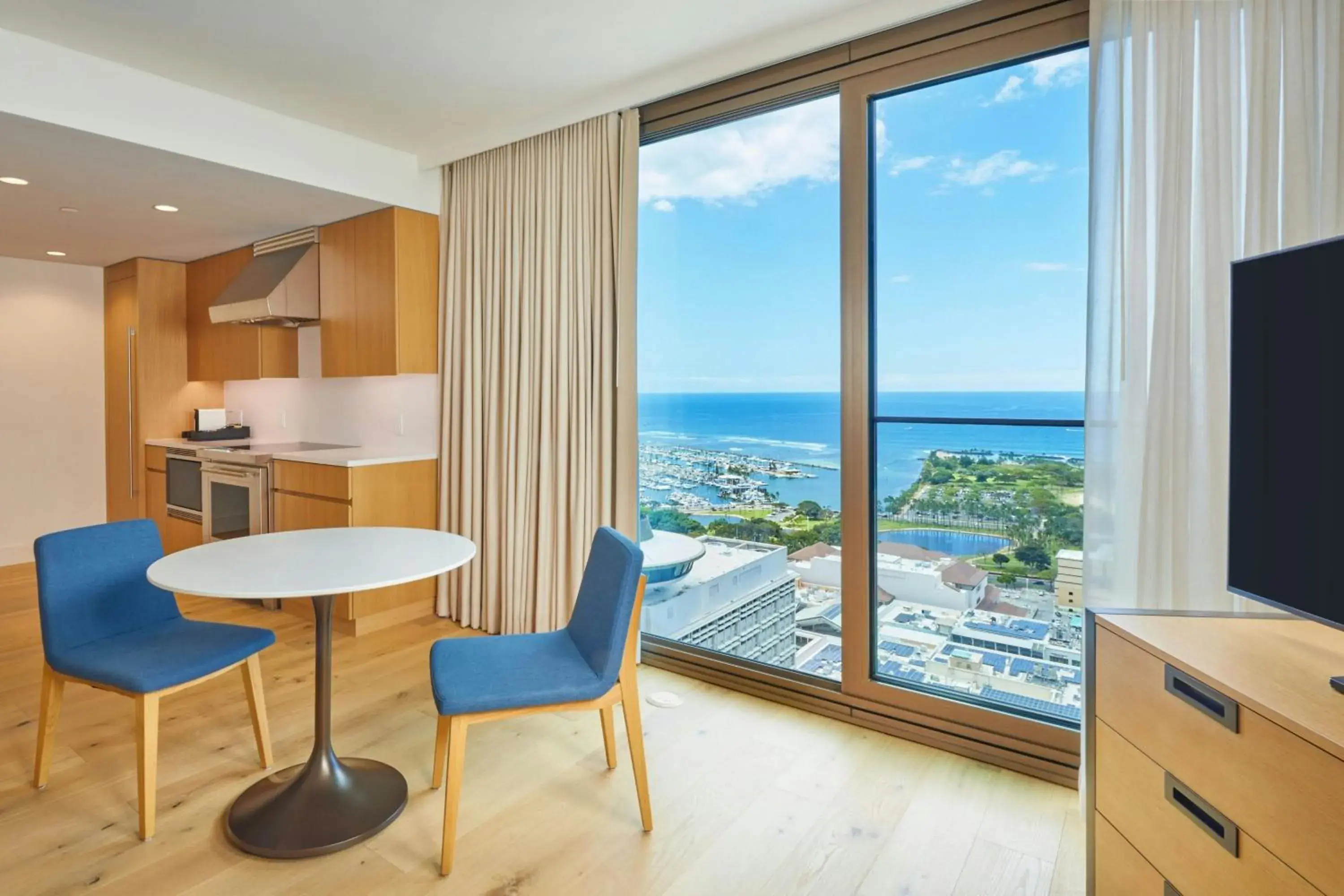 Premier One-Bedroom King Suite with Ocean View in Renaissance Residences Oahu Honolulu Premier One-Bedroom King Suite with Ocean View in Renaissance Residences Oahu Honolulu