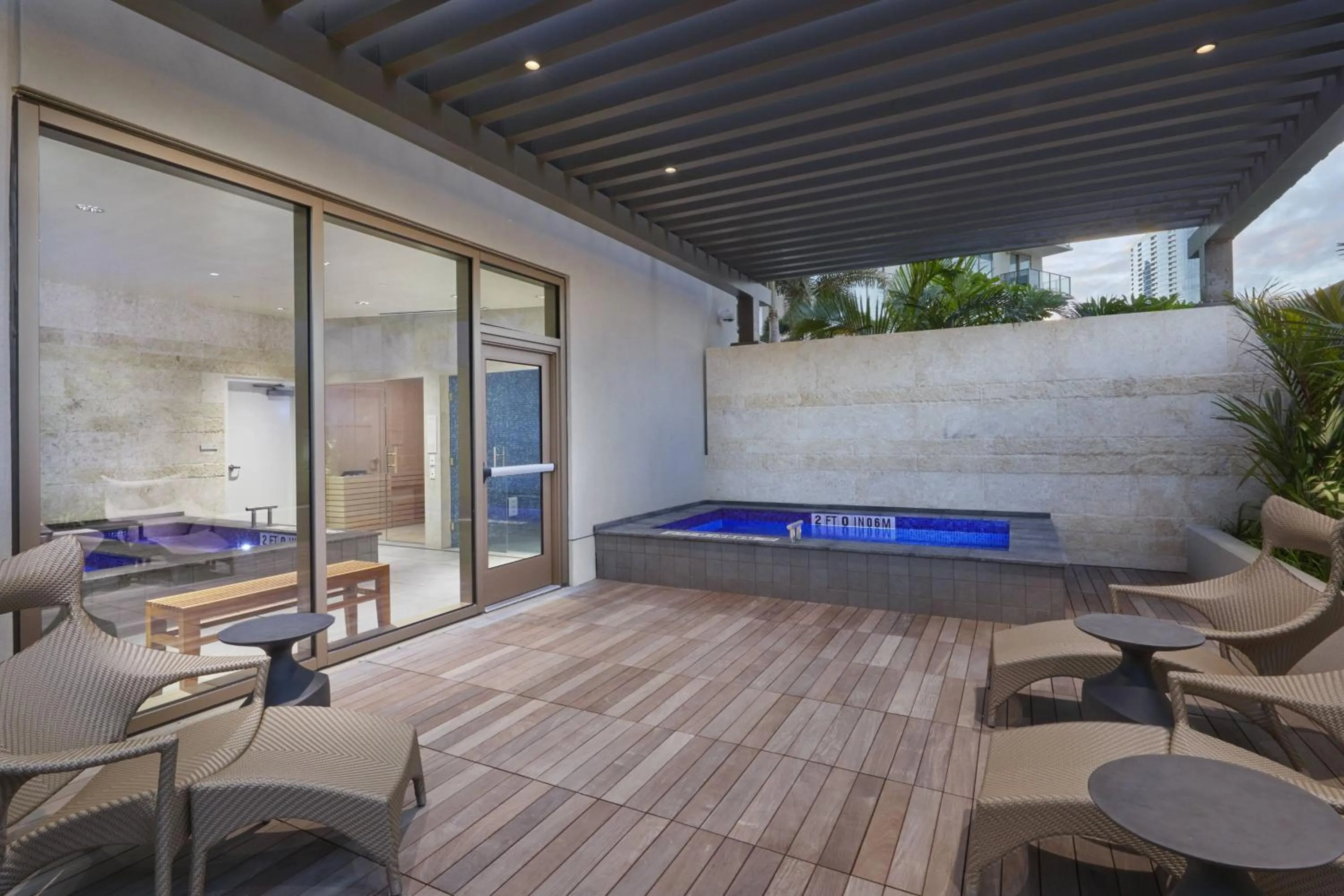 Lounge or bar in Renaissance Residences Oahu Honolulu