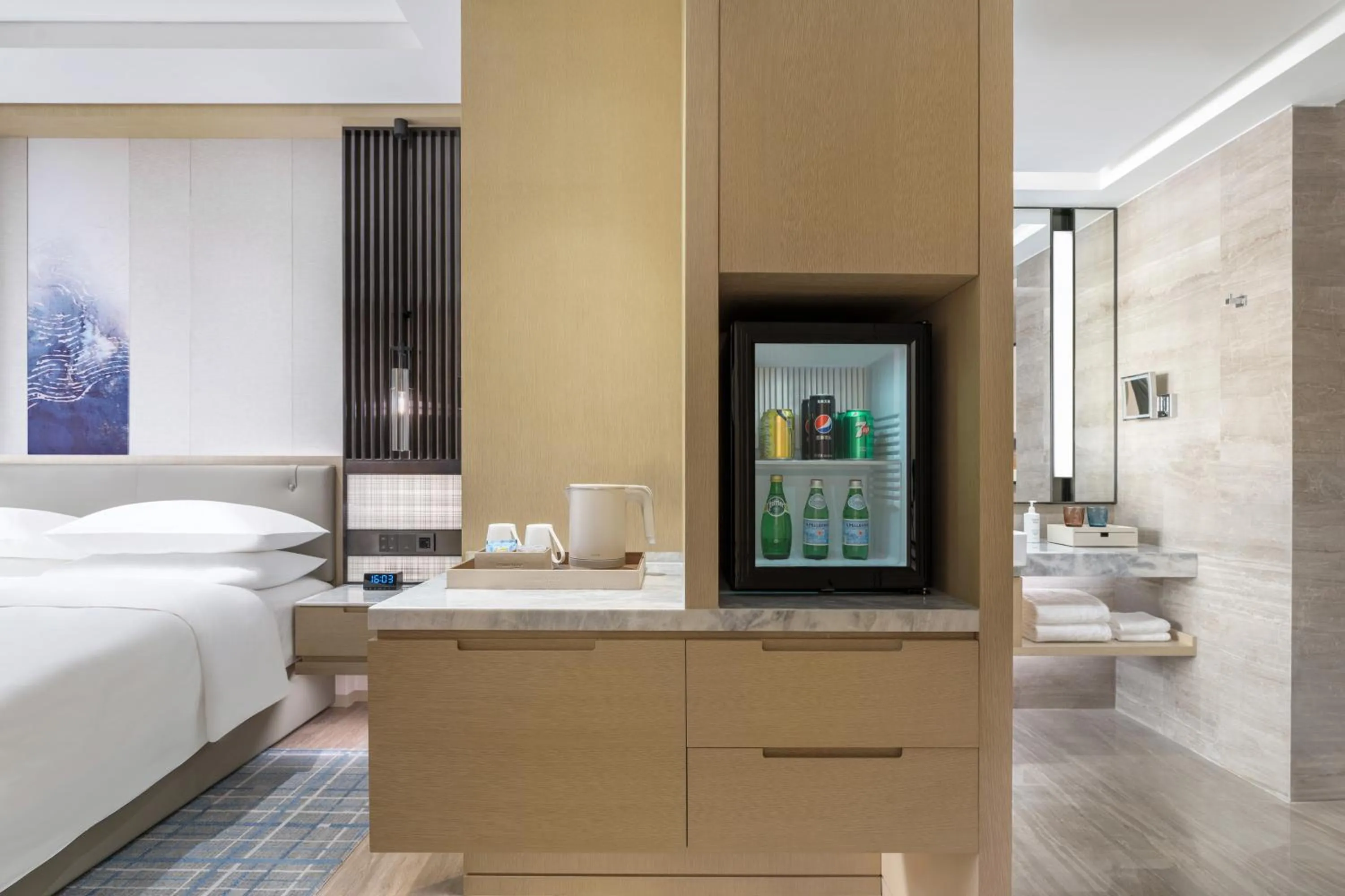 Drinks, Bed in Courtyard by Marriott Shanwei Haifeng