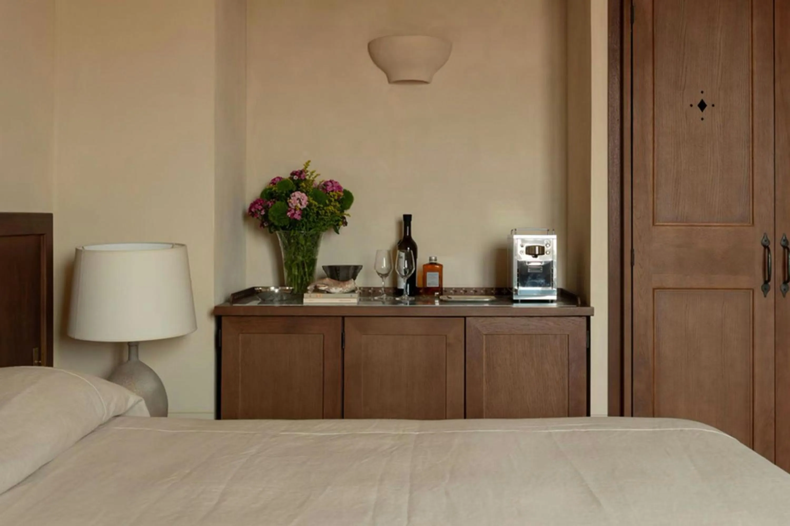 Photo of the whole room, Bed in Hôtel du Couvent, a Luxury Collection Hotel, Nice