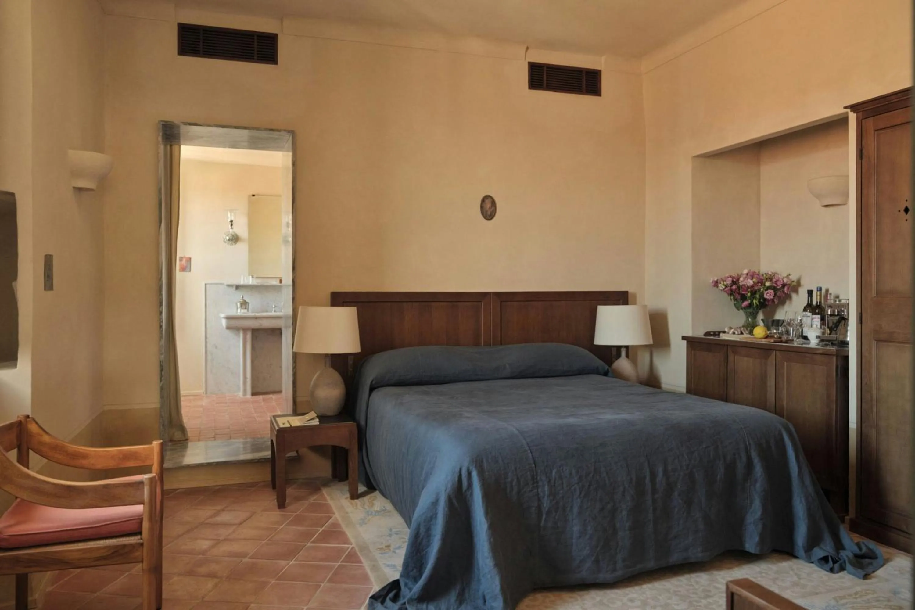 Photo of the whole room, Bed in Hôtel du Couvent, a Luxury Collection Hotel, Nice