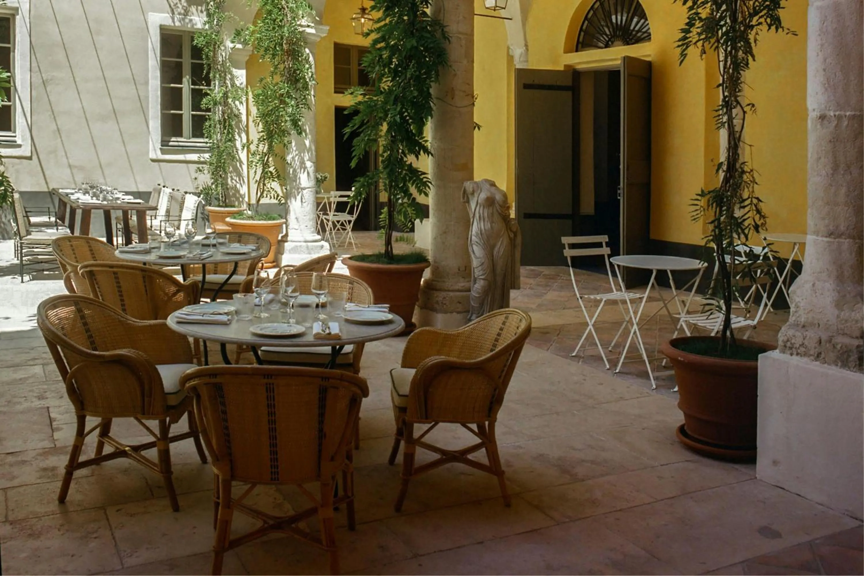 Restaurant/places to eat in Hôtel du Couvent, a Luxury Collection Hotel, Nice