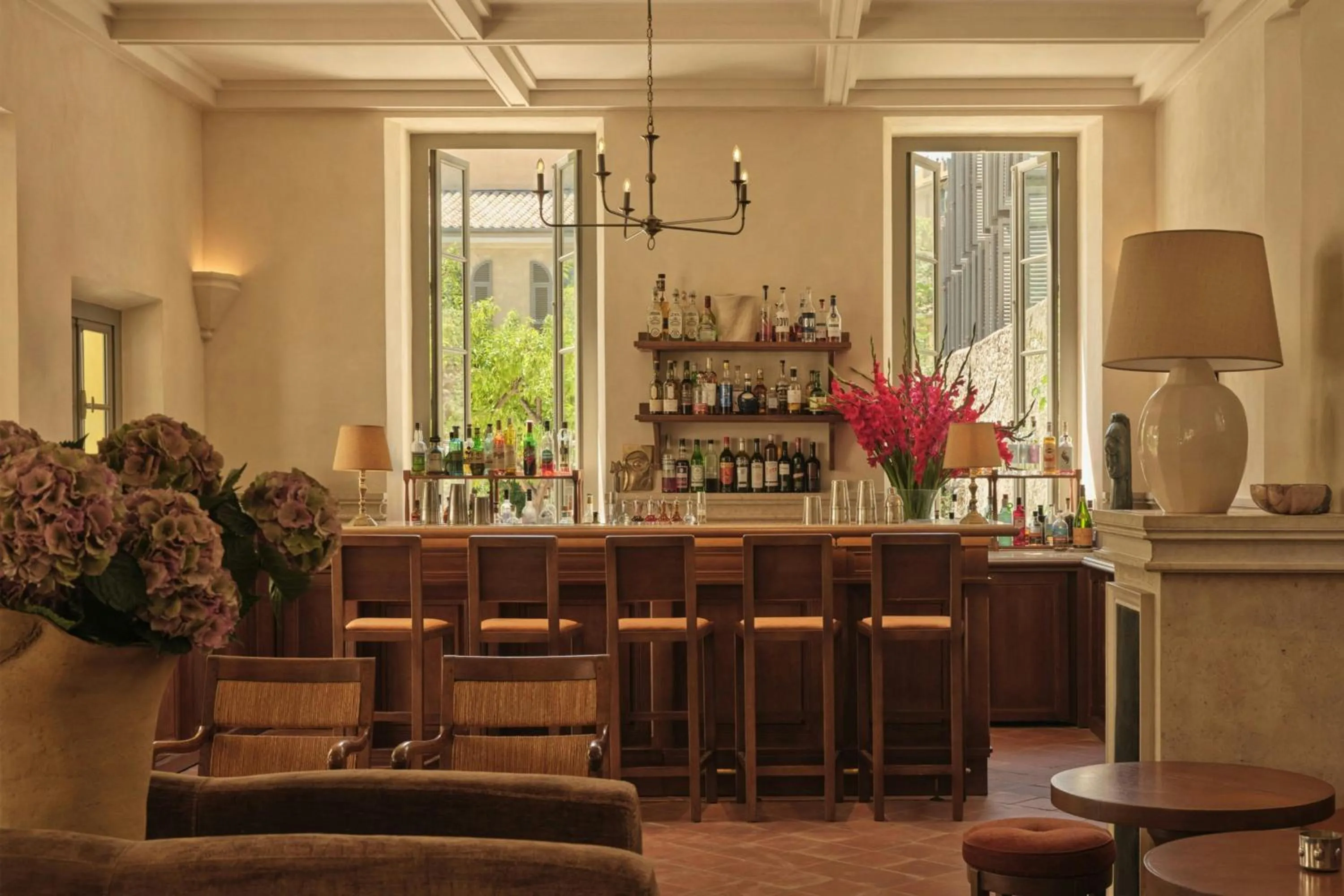 Lounge or bar in Hôtel du Couvent, a Luxury Collection Hotel, Nice