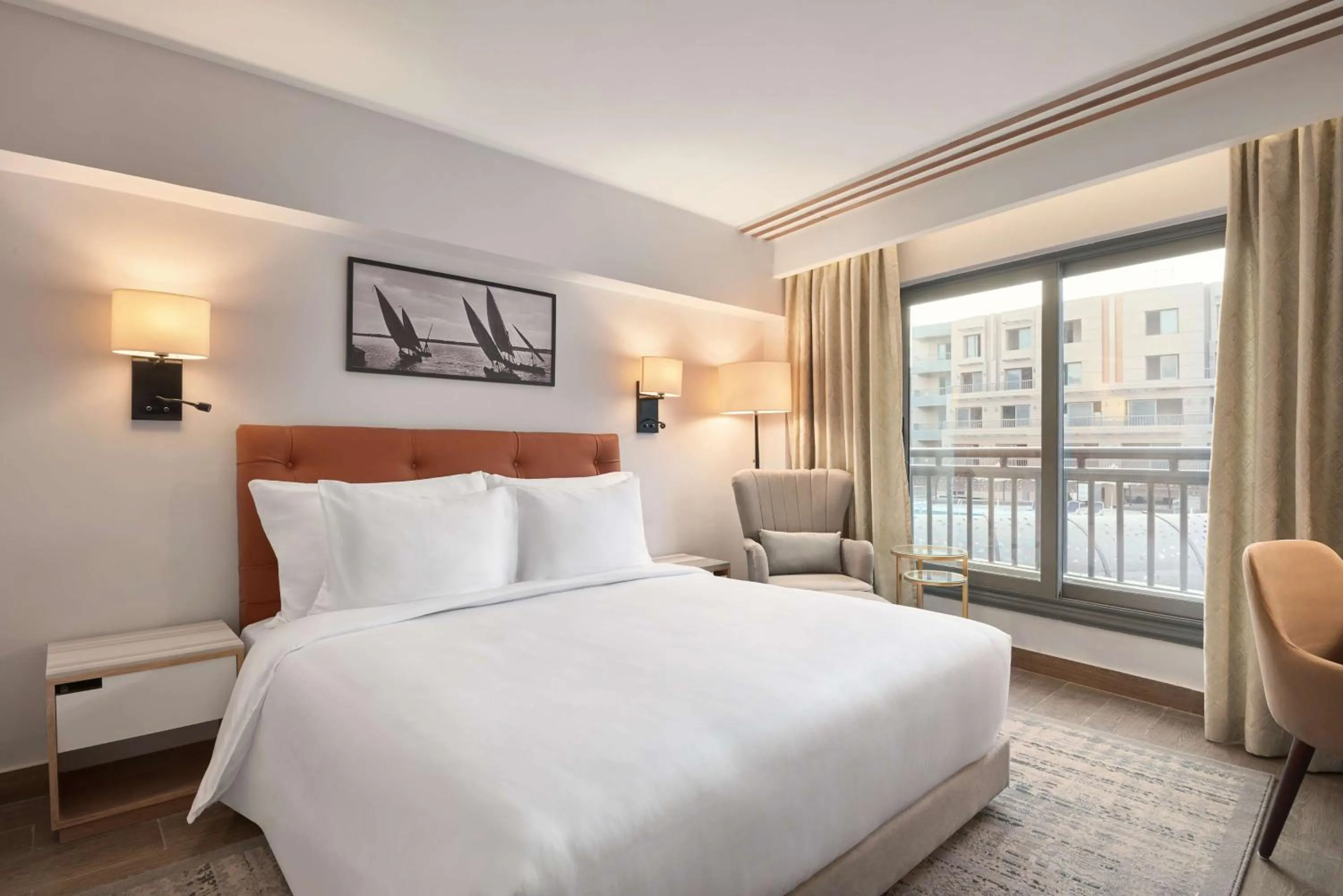 Bedroom, Bed in Radisson Residences Cairo Heliopolis