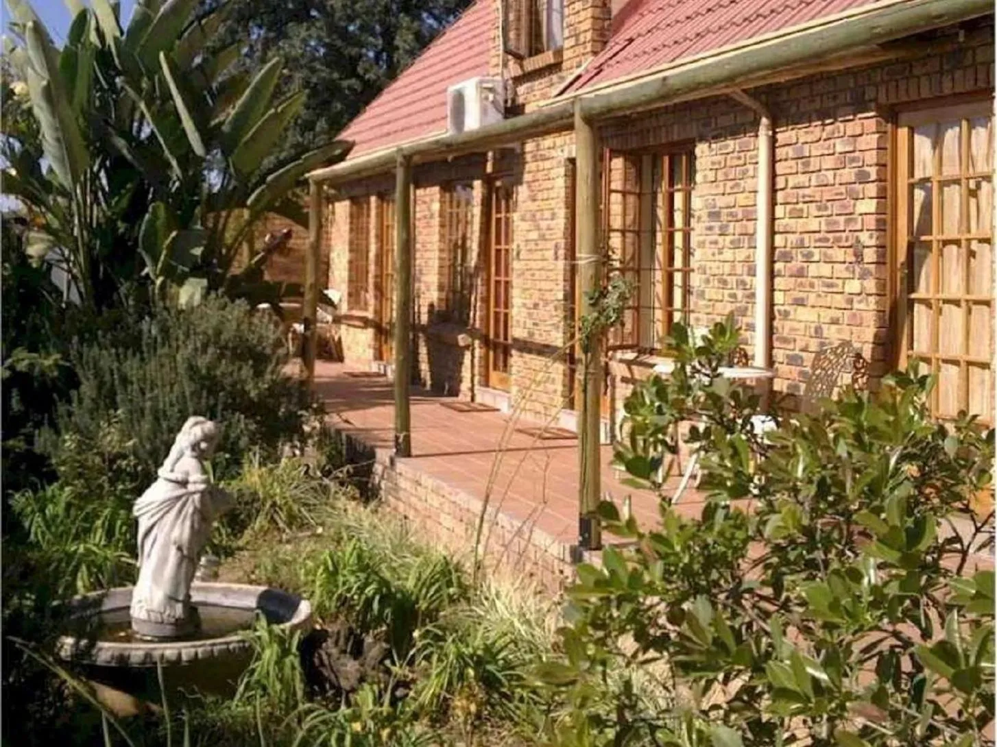 Facade/entrance in 40 on Ilkey B&B