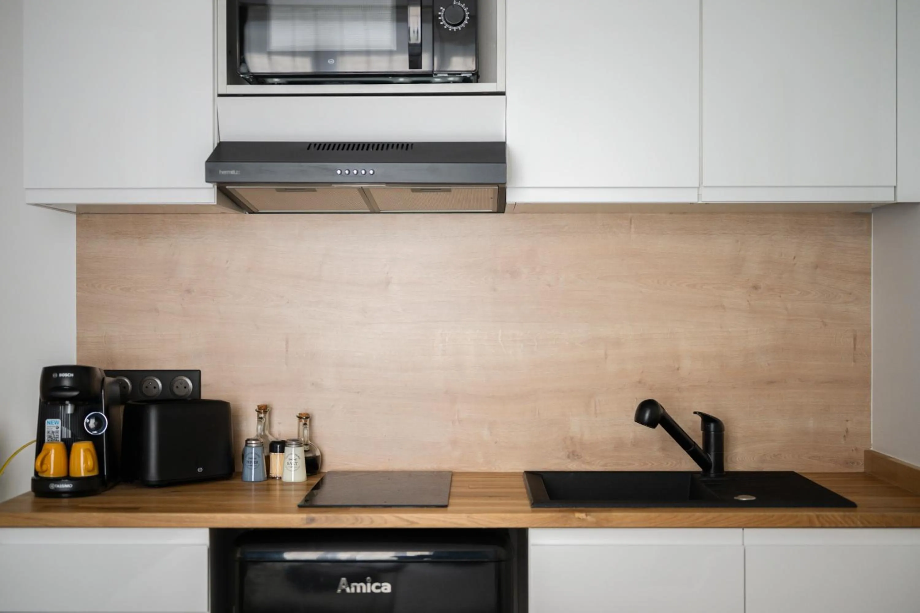 Coffee/tea facilities in App-Art