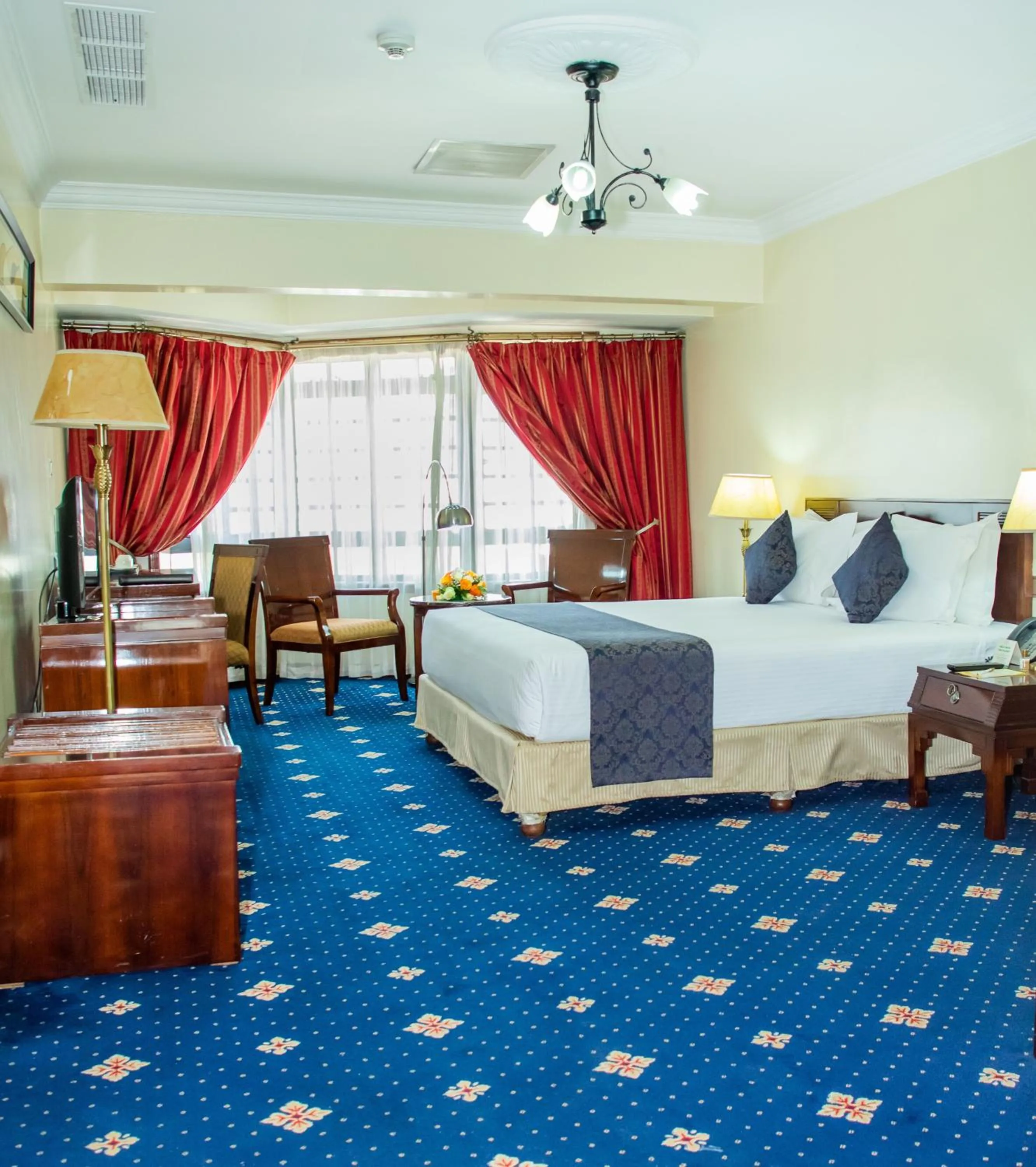 Bedroom, Bed in Weston Hotel