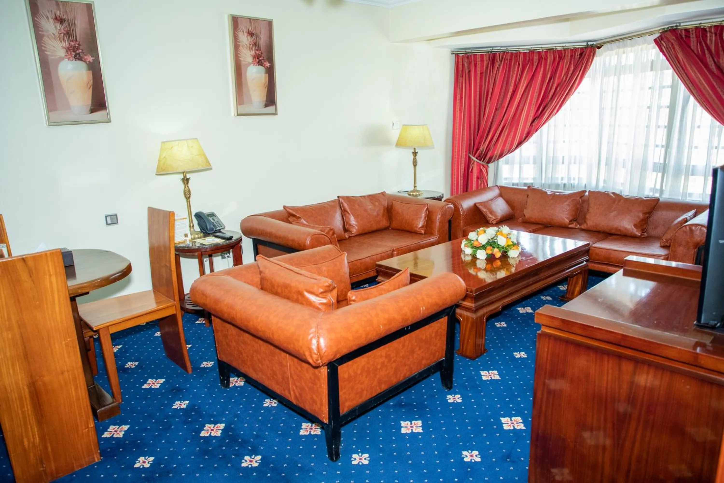 Living room in Weston Hotel