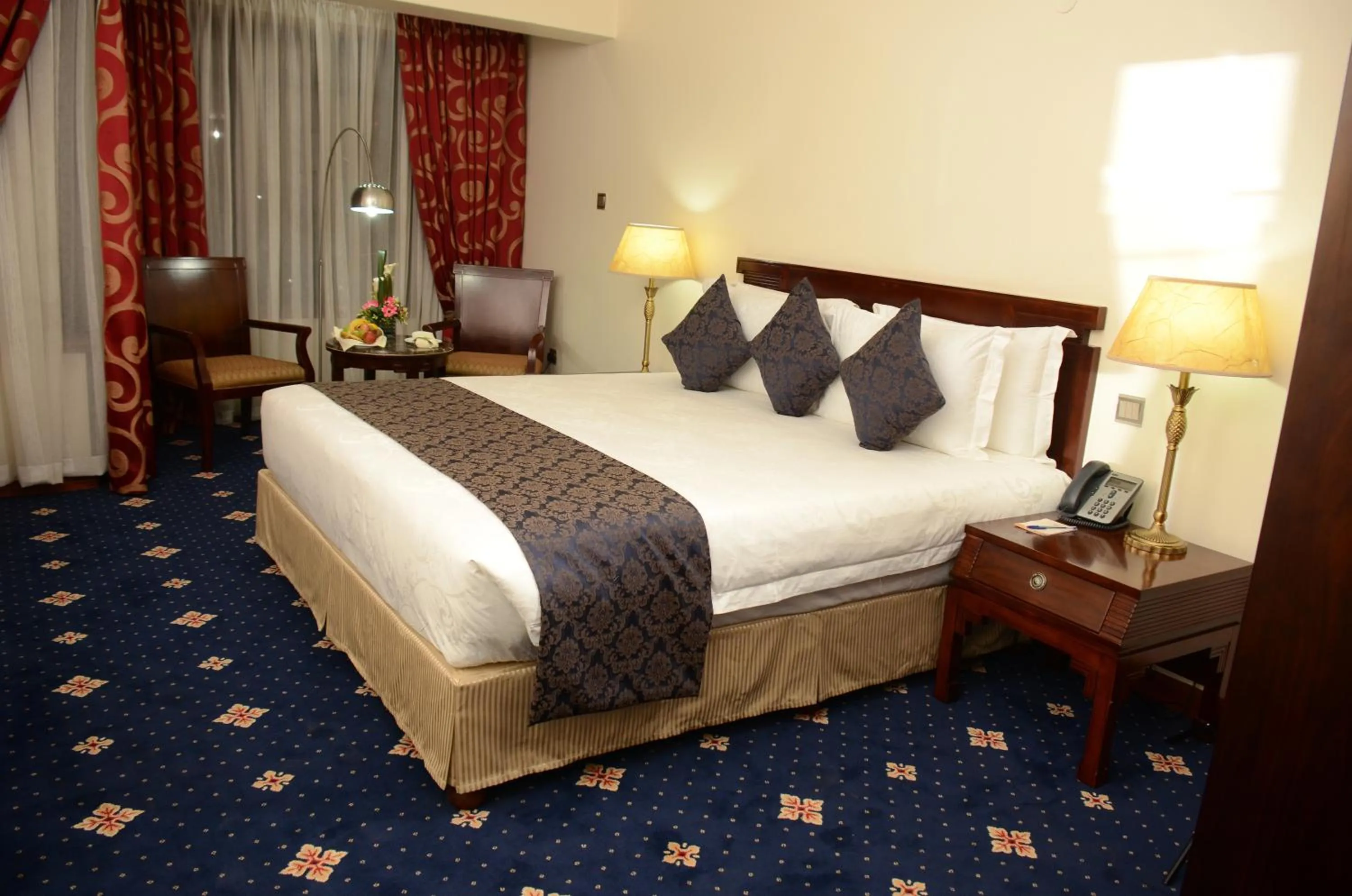 Photo of the whole room, Bed in Weston Hotel