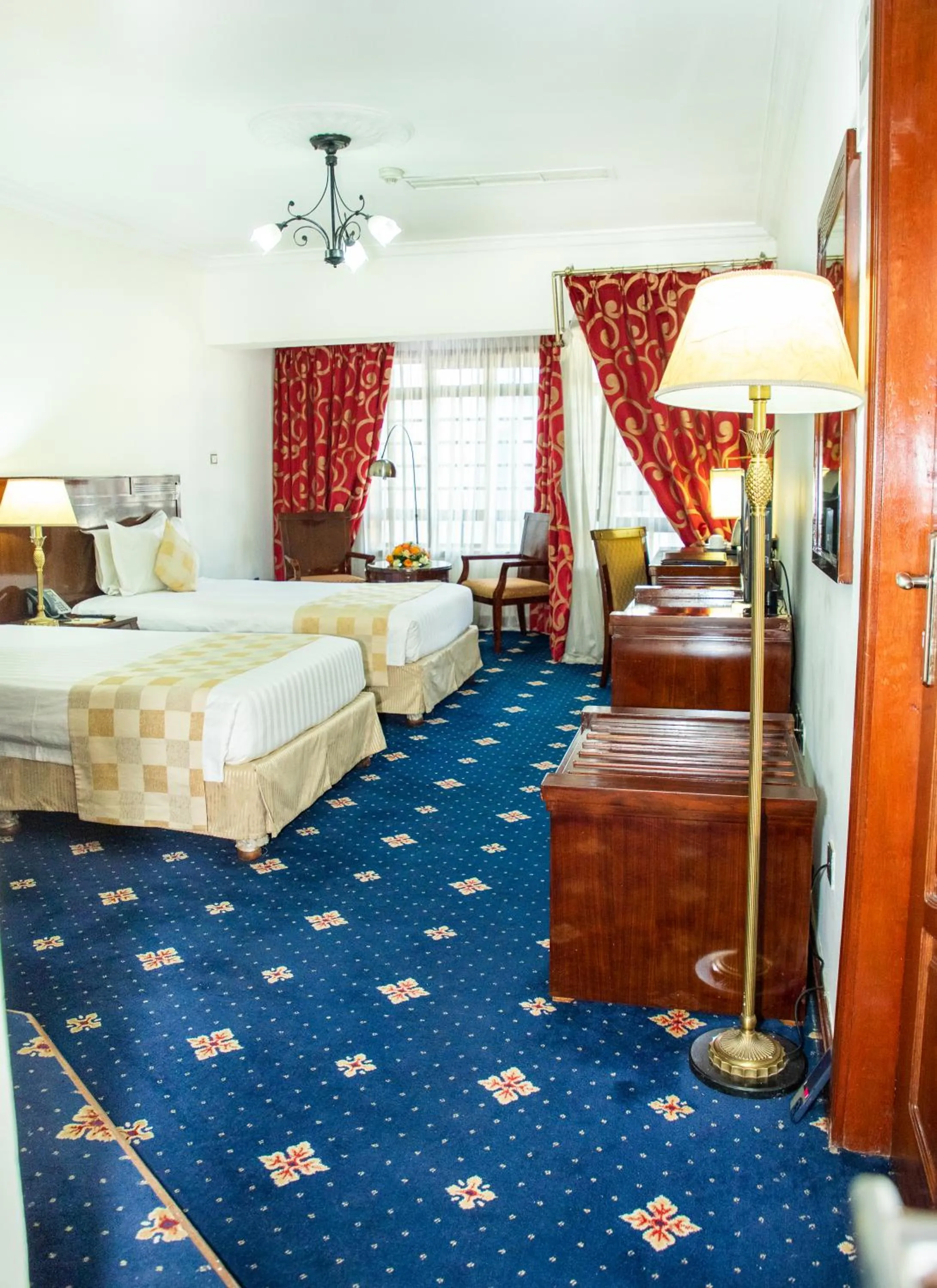 Photo of the whole room, Bed in Weston Hotel