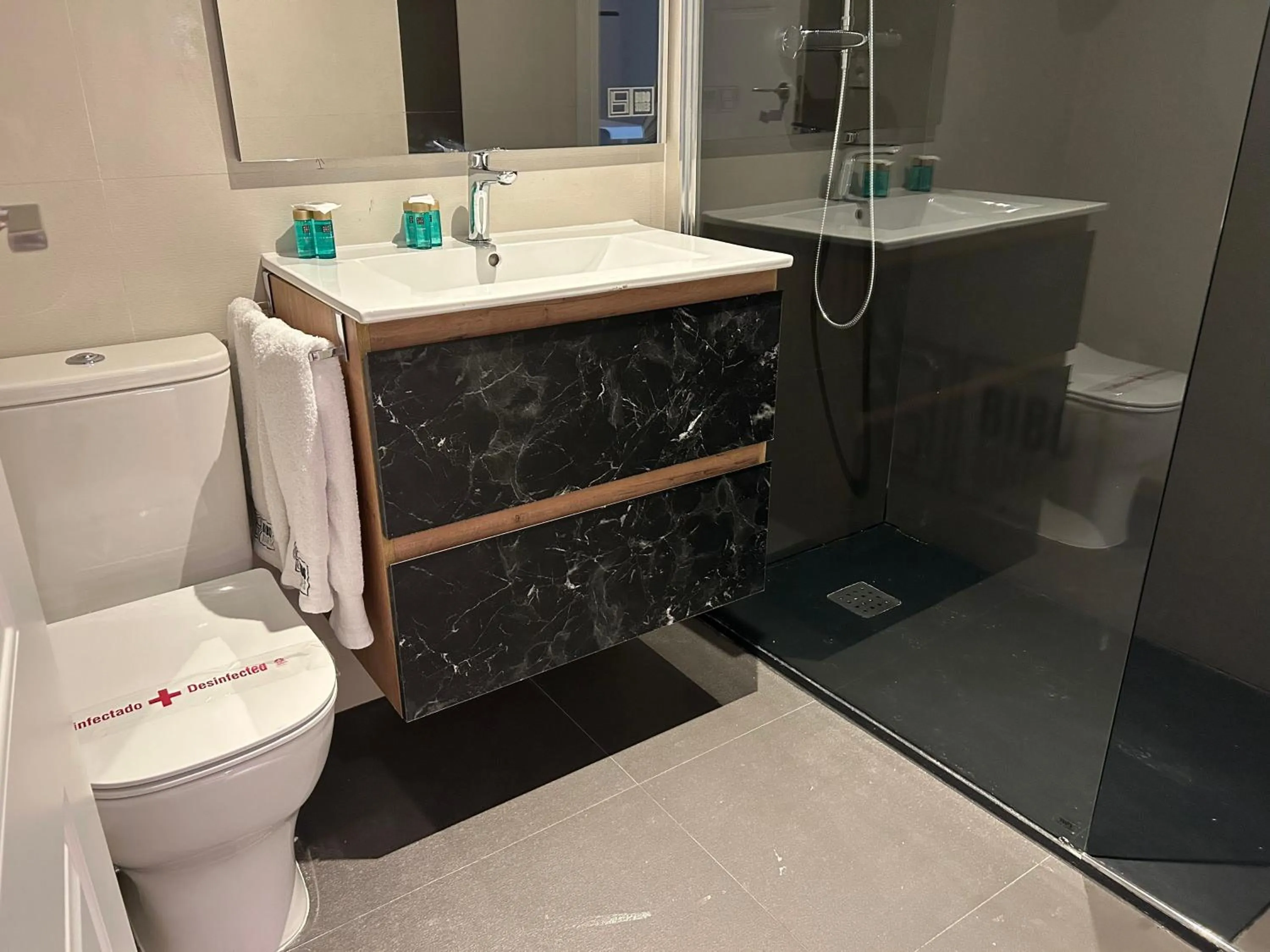 Bathroom in BiBo Suites Palacio de Portago