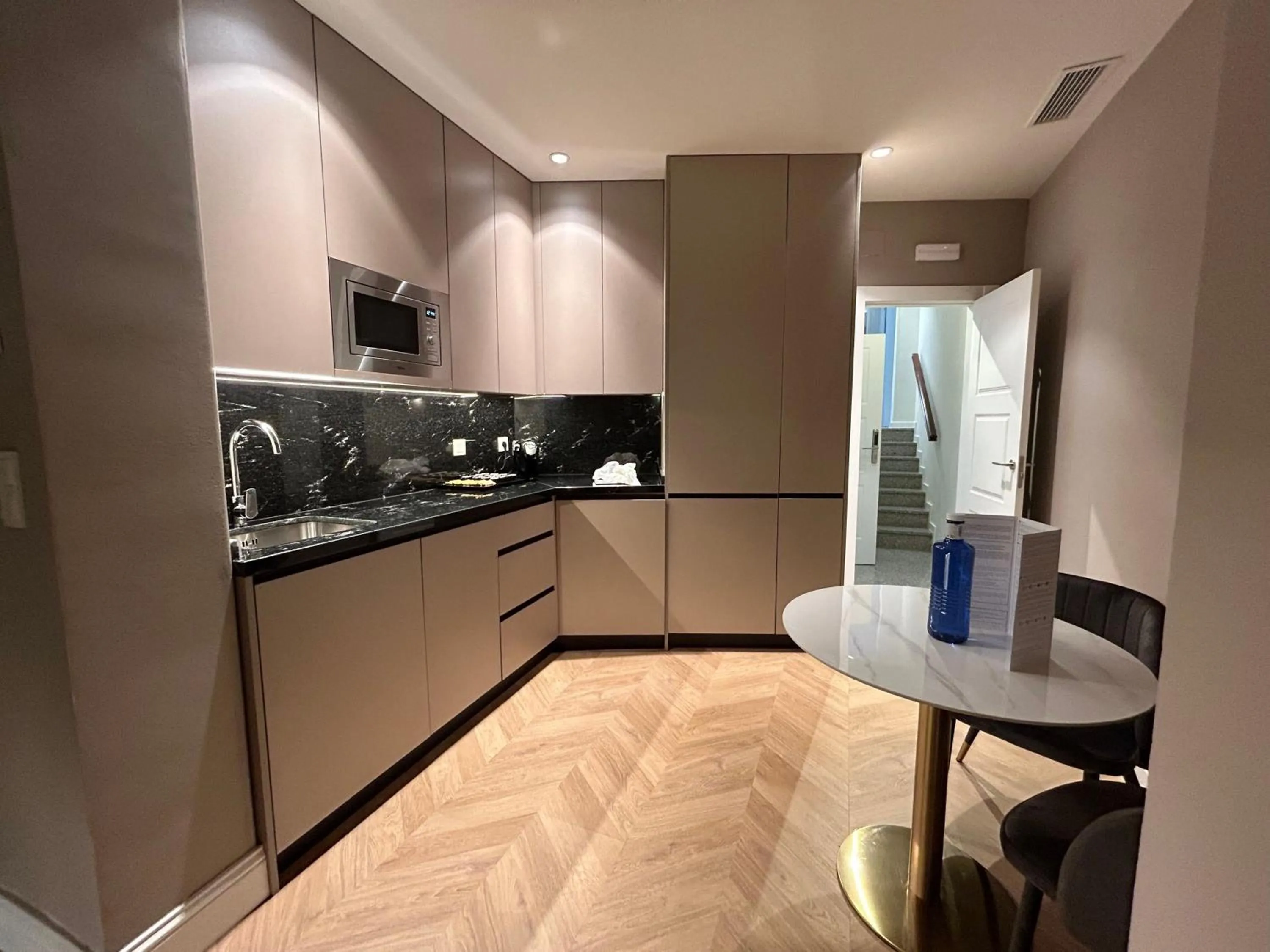 kitchen in BiBo Suites Palacio de Portago